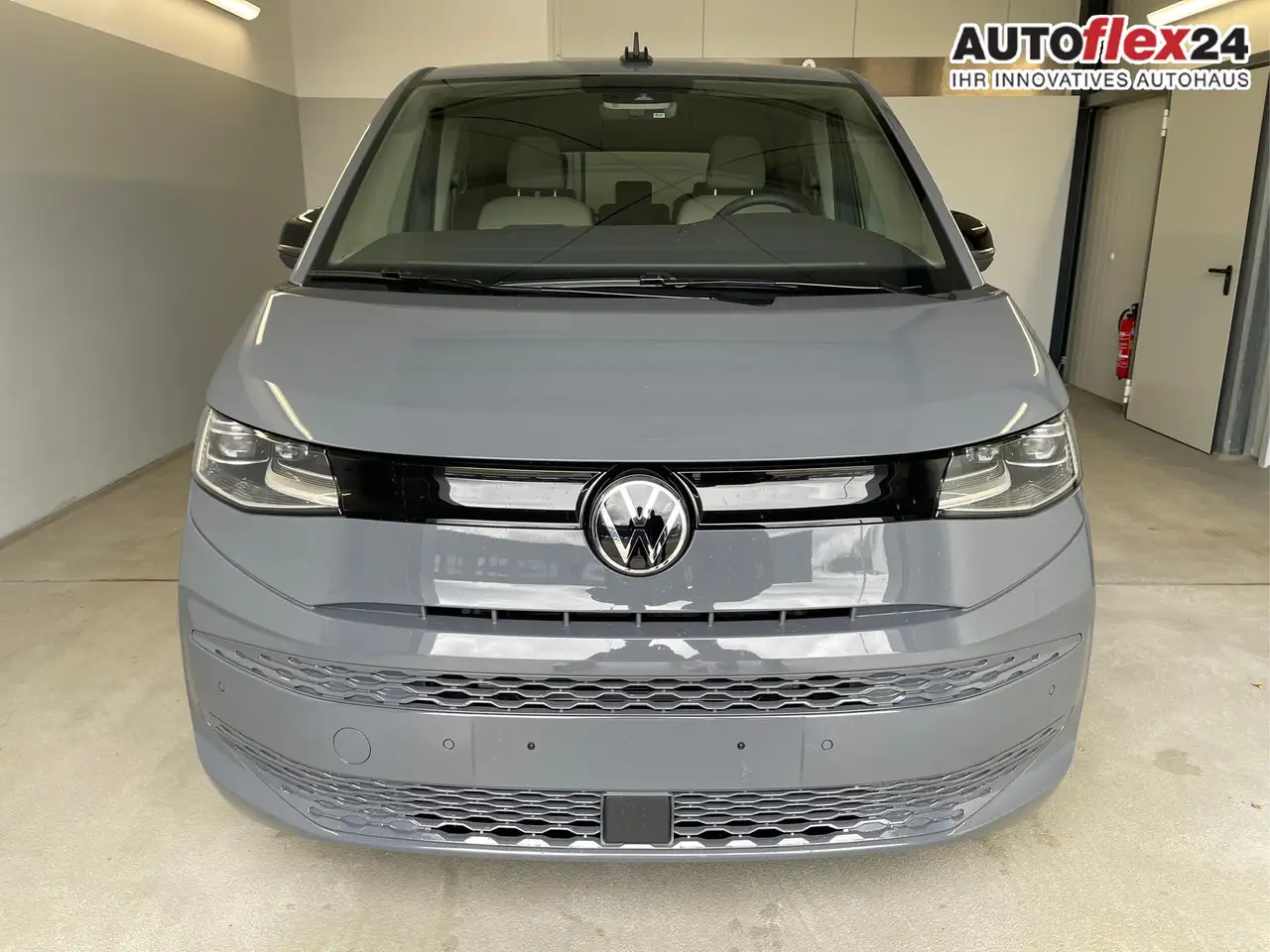 Volkswagen T7 Multivan Business eHybrid 4Motion AHK+IQ.Light+Navi+7Sit...