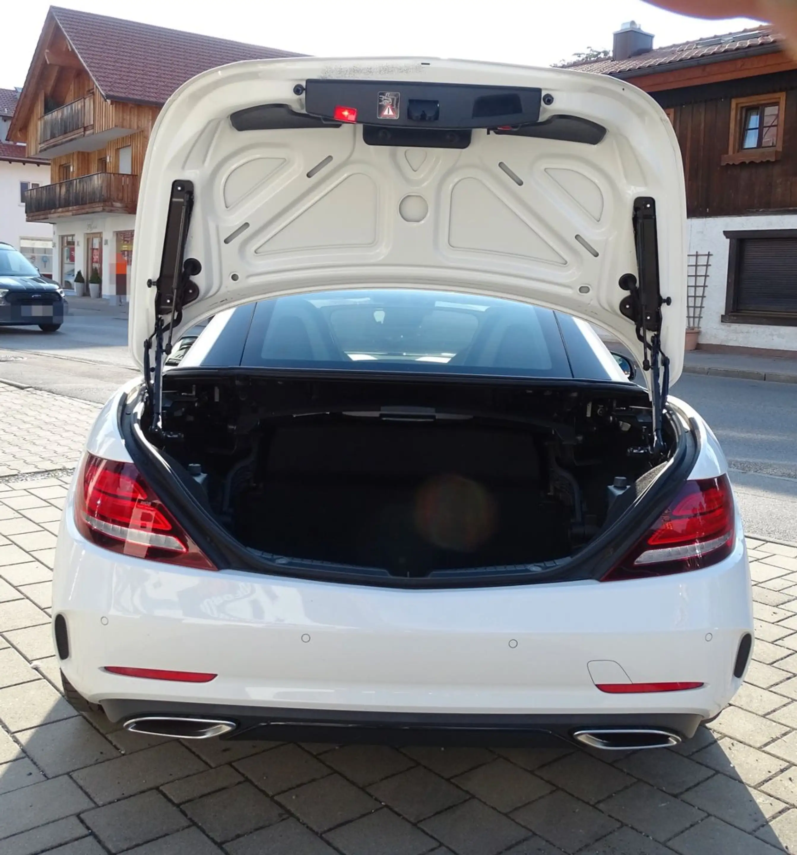 Mercedes-Benz SLC 200 SLC Roadster Pano AMG-Line — photo 11