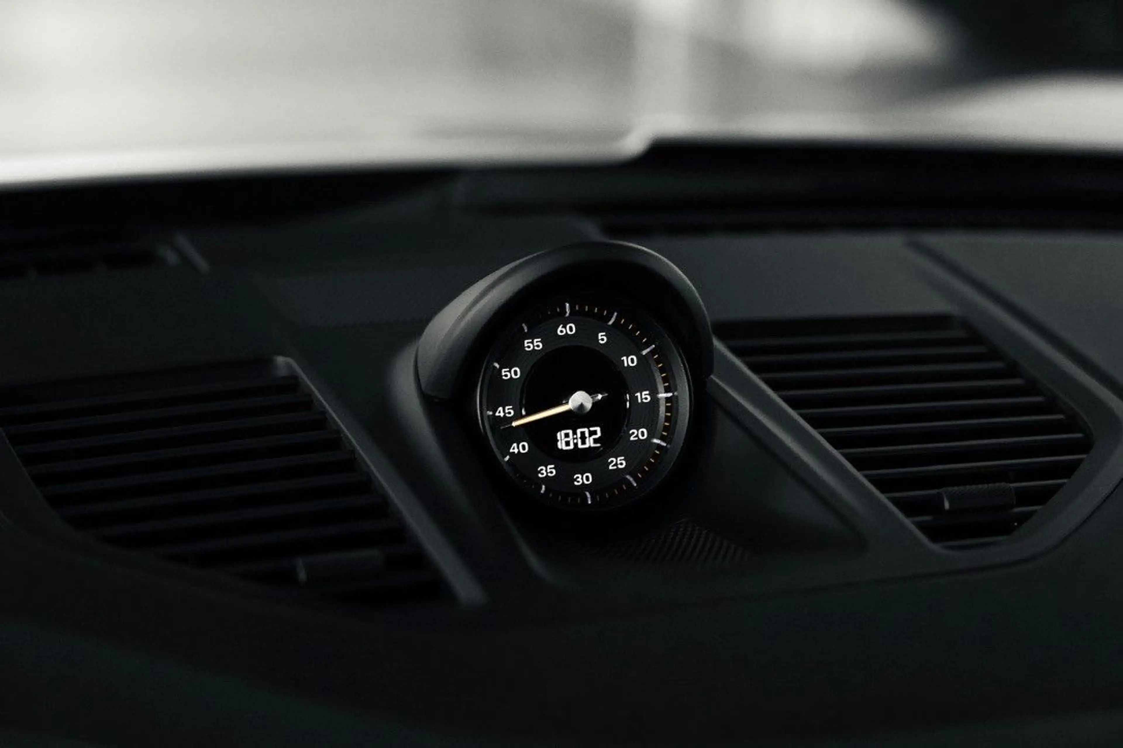 Porsche 992 911***GT3***Touring***GTSilver***CLASSIK — photo 10