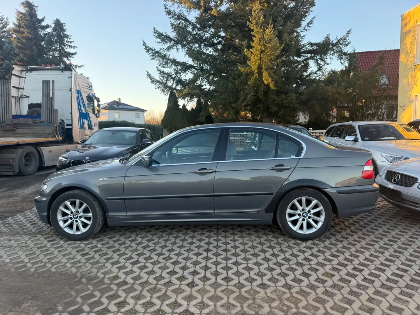 BMW 320 i Limousine Edition Lifestyle/Leder/2:Besitz! - 1