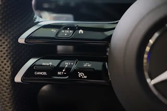 Mercedes-Benz E-Class view 17
