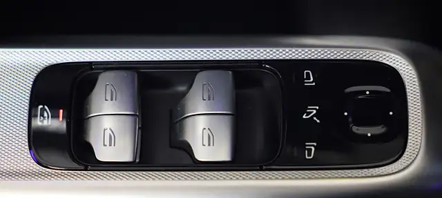 Mercedes-Benz E-Class view 22