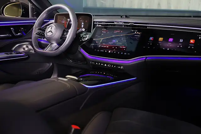Mercedes-Benz E-Class view 6