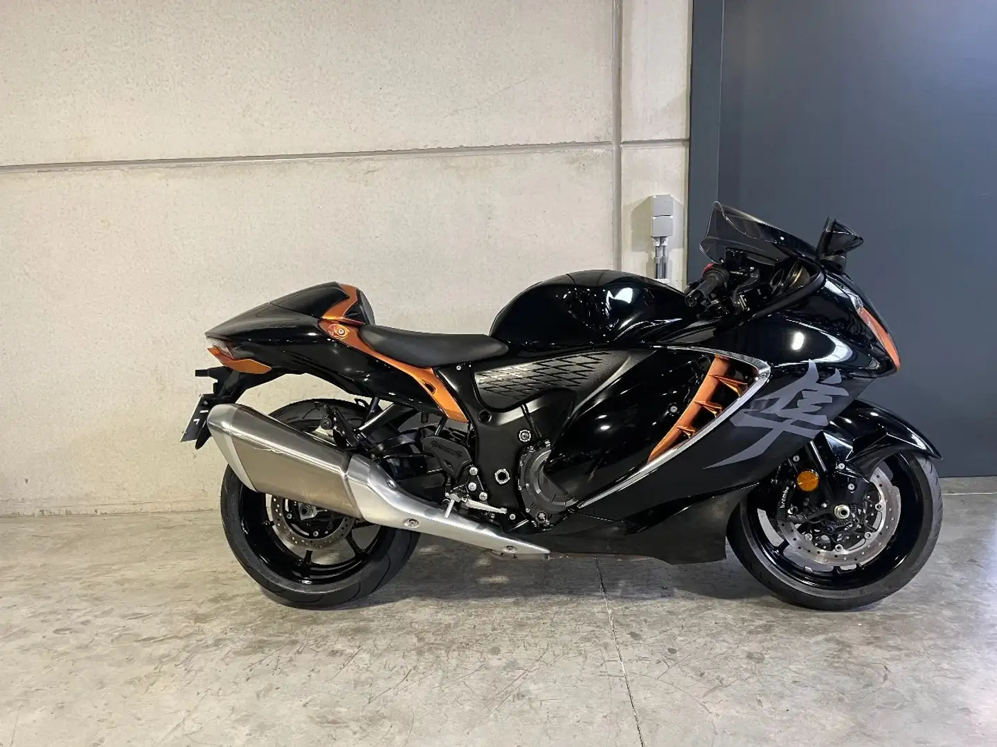 Suzuki Hayabusa GSXR 1300 powerbike - 2