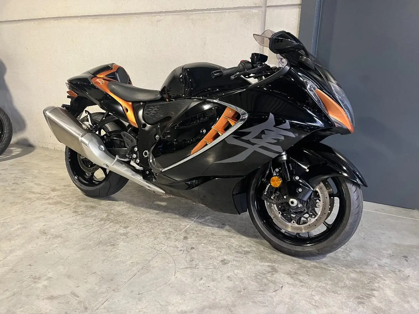 Suzuki Hayabusa GSXR 1300 powerbike - 1