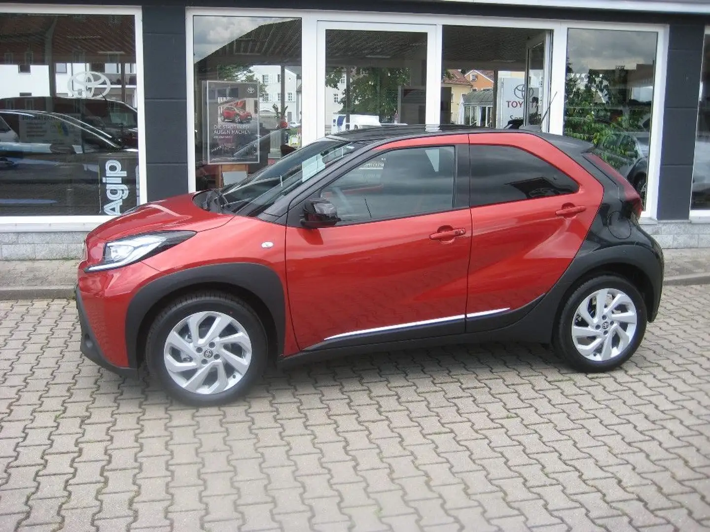 Toyota Aygo X Aygo 1.0-l-VVT-i Pulse Komfort-LED Paket Chrom-P Rot - 2