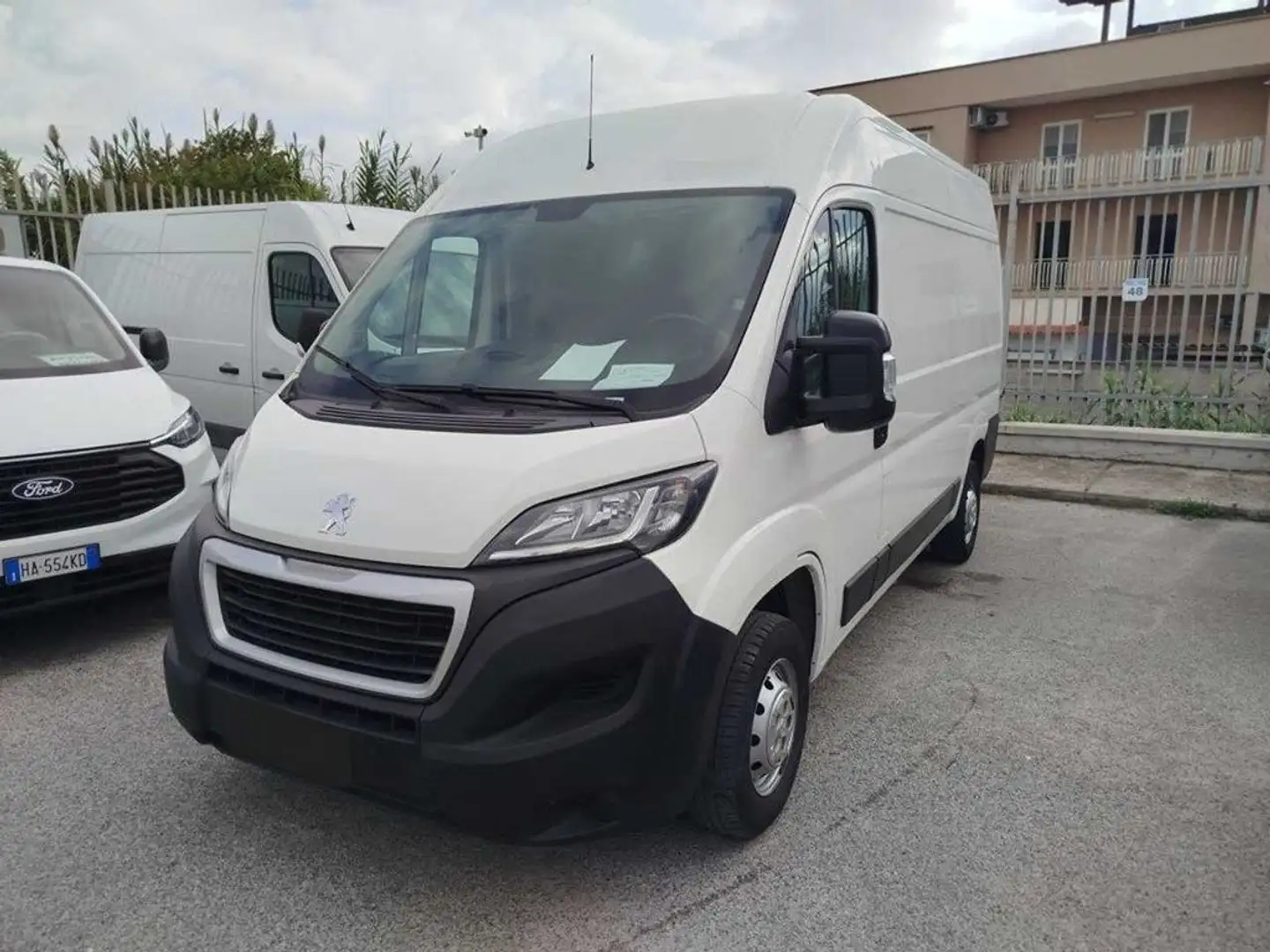 Peugeot Boxer 33 L2H2 2.2 BlueHDi 140cv S&S Blanc - 1