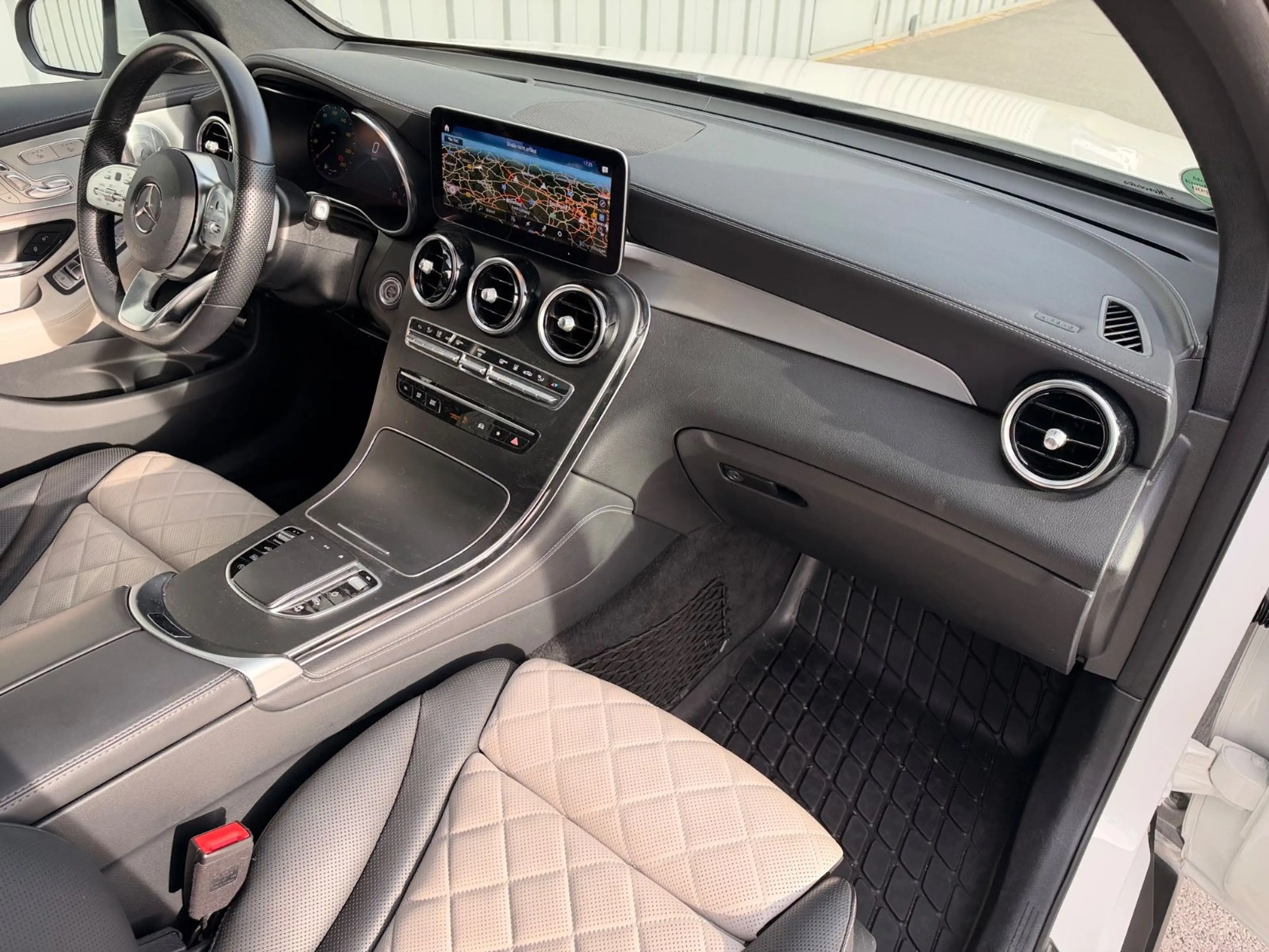 Mercedes-Benz GLC 400 *DESIGNO*AMG*BURMESTER*MEMORY*VIRTUAL* — photo 13