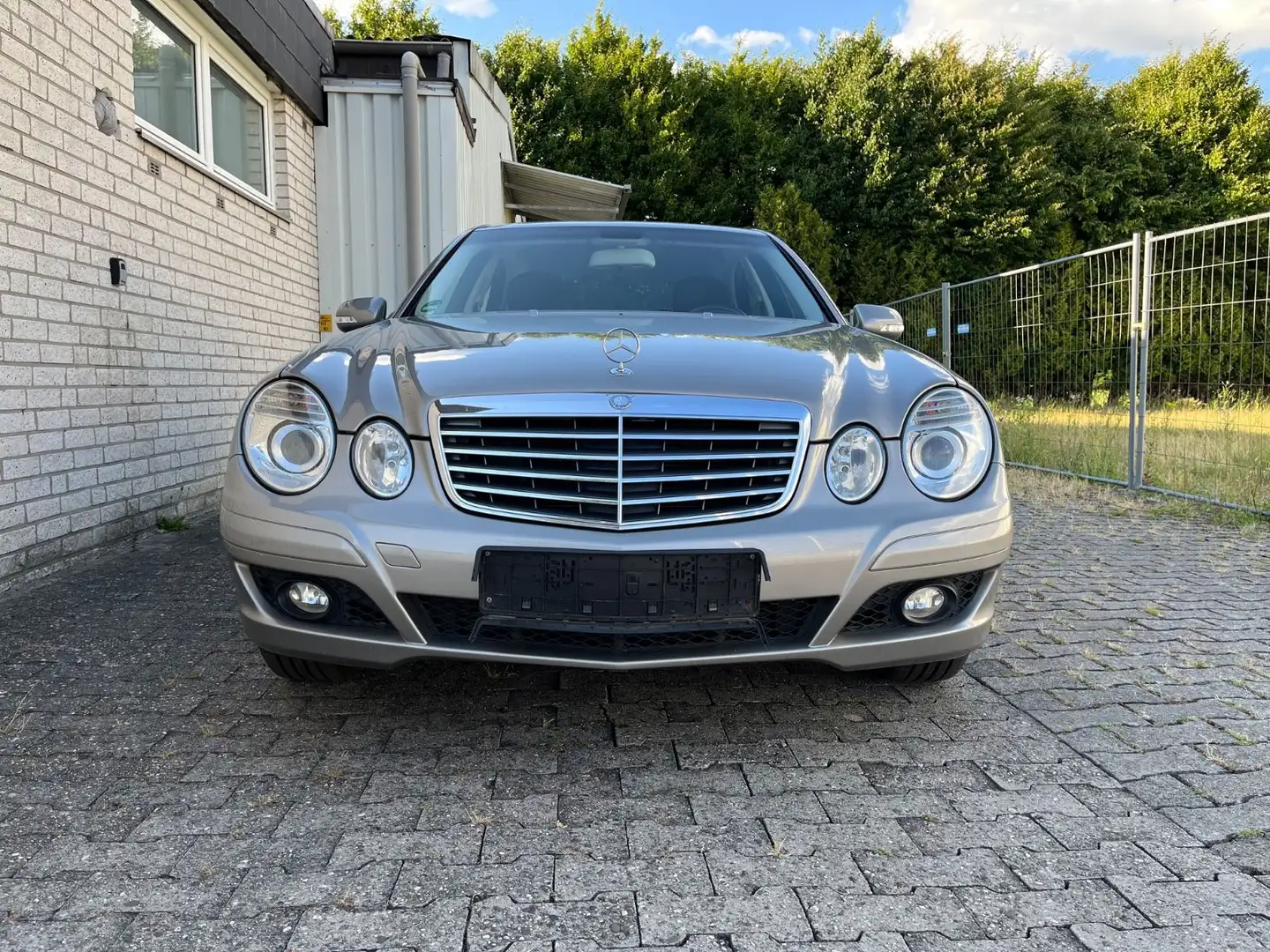 Mercedes-Benz E 220 CDI/ AHK/ Automatik/ Scheckheftgepflegt Argent - 2
