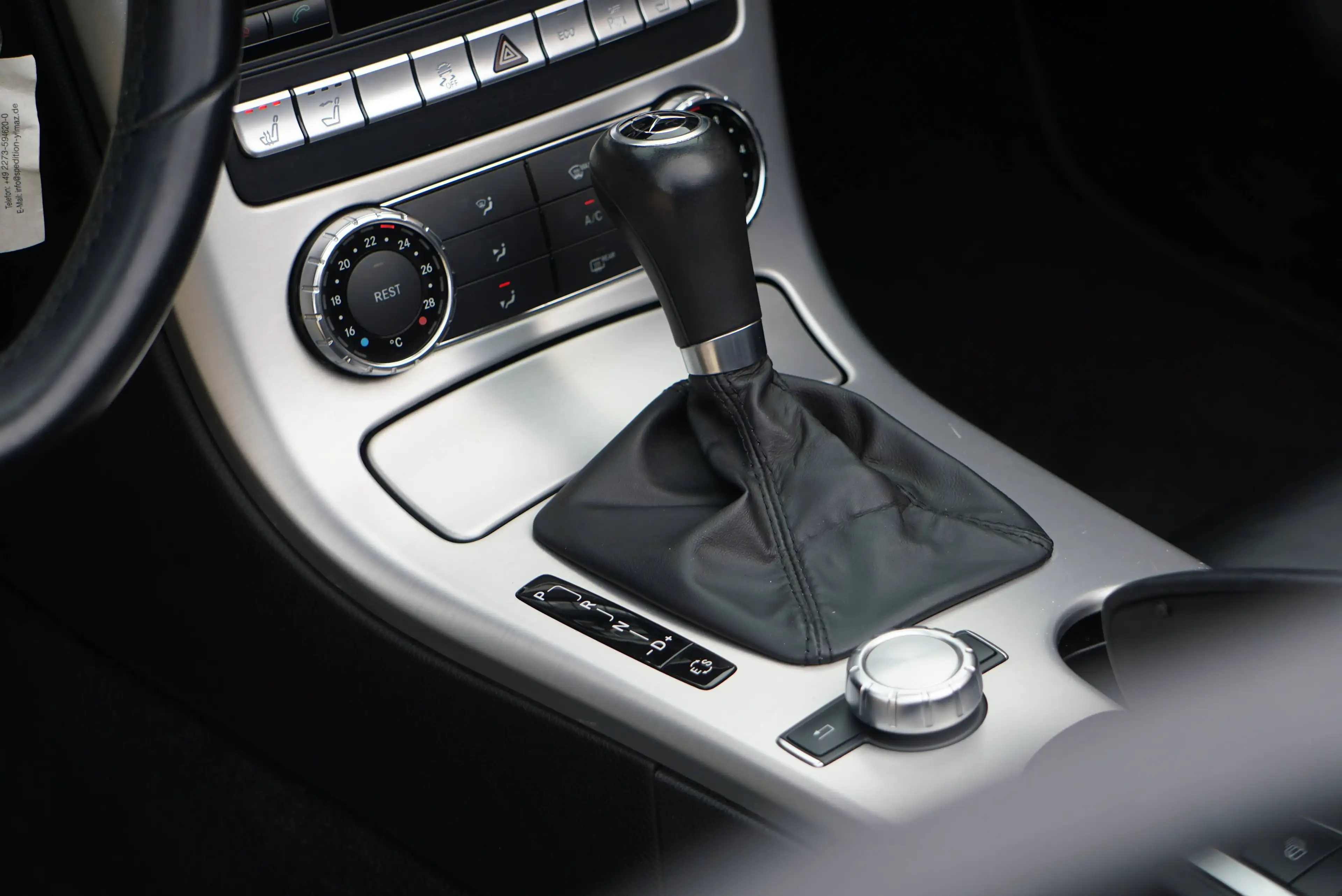 Mercedes-Benz SLK 200 BlueEFFICIENCY / 7G-TRONIC / CUIR NAPPA / NAVI / SIÈGES CHAUFFANTS / PDC / LED / AIRSCARF — photo 15