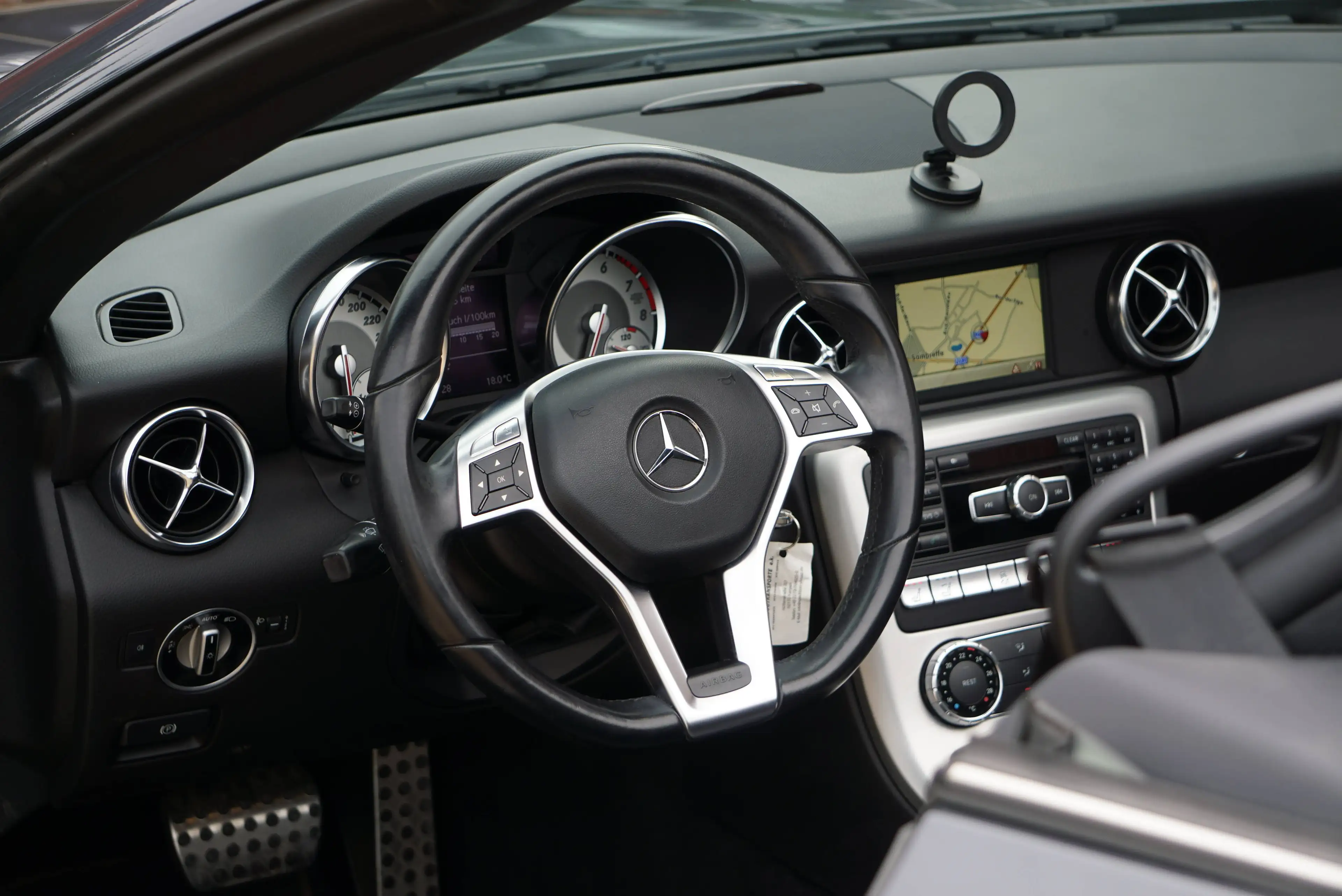 Mercedes-Benz SLK 200 BlueEFFICIENCY / 7G-TRONIC / CUIR NAPPA / NAVI / SIÈGES CHAUFFANTS / PDC / LED / AIRSCARF — photo 14