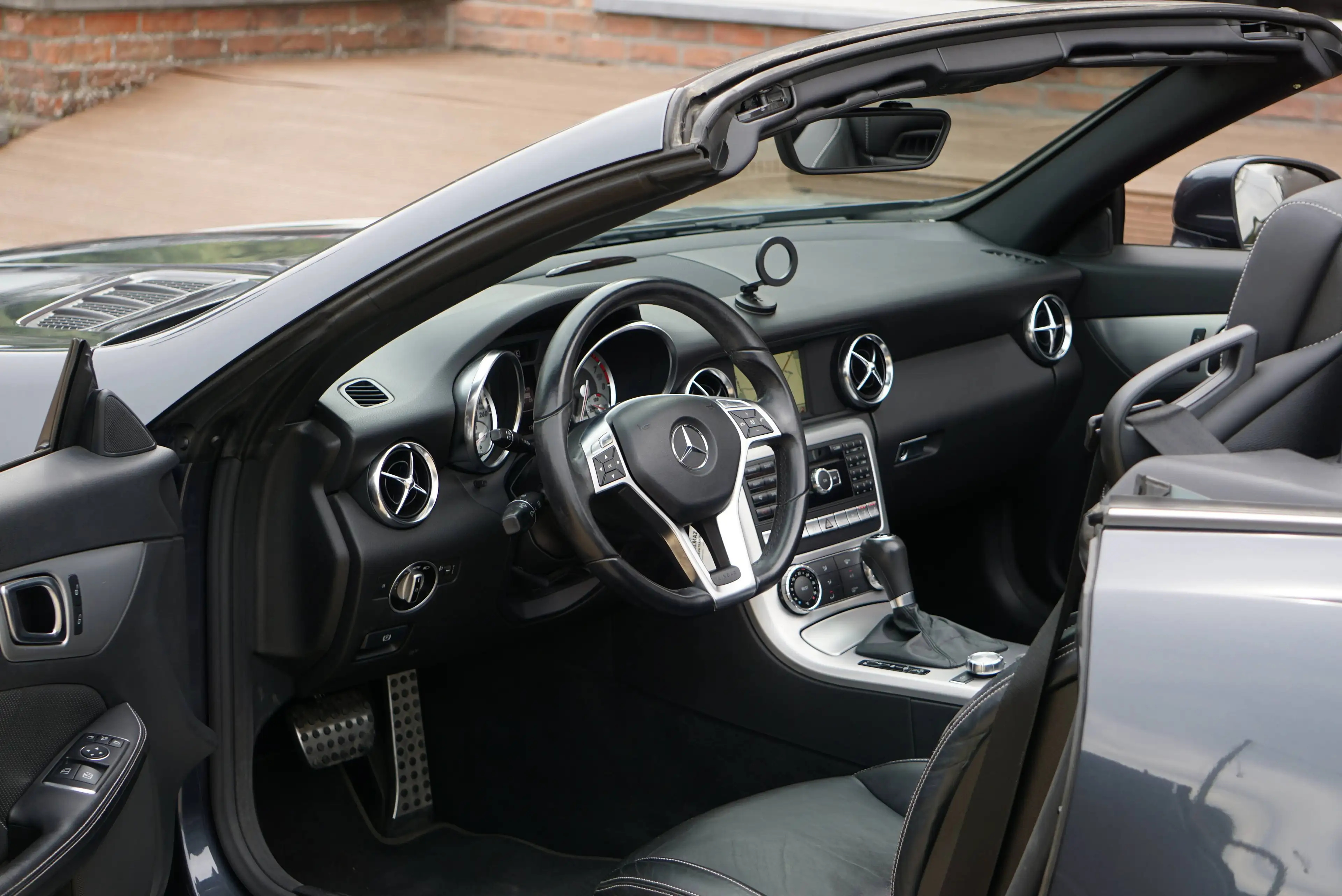 Mercedes-Benz SLK 200 BlueEFFICIENCY / 7G-TRONIC / CUIR NAPPA / NAVI / SIÈGES CHAUFFANTS / PDC / LED / AIRSCARF — photo 13