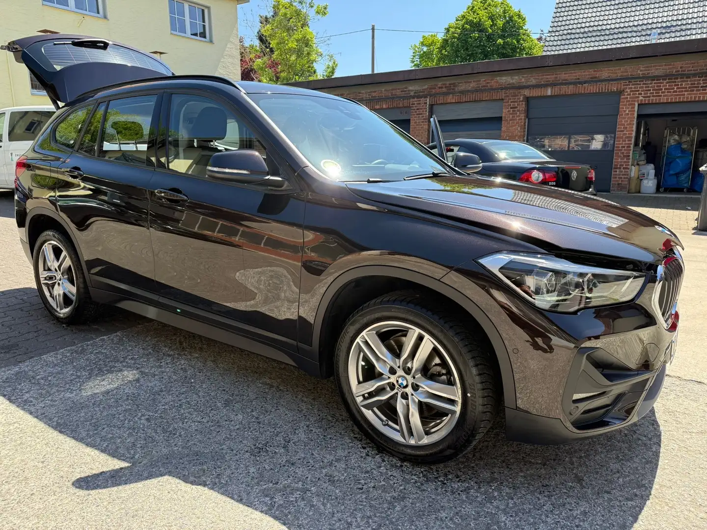 BMW X1 X1 sDrive20d Aut. HUD, Navi Pro., Großer Tank Brun - 1