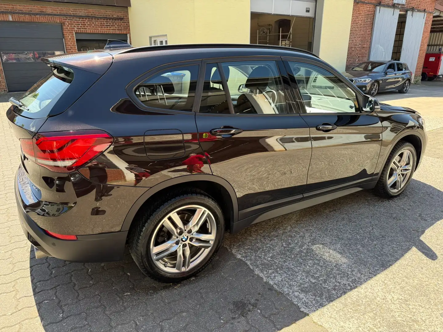BMW X1 X1 sDrive20d Aut. HUD, Navi Pro., Großer Tank Brun - 2