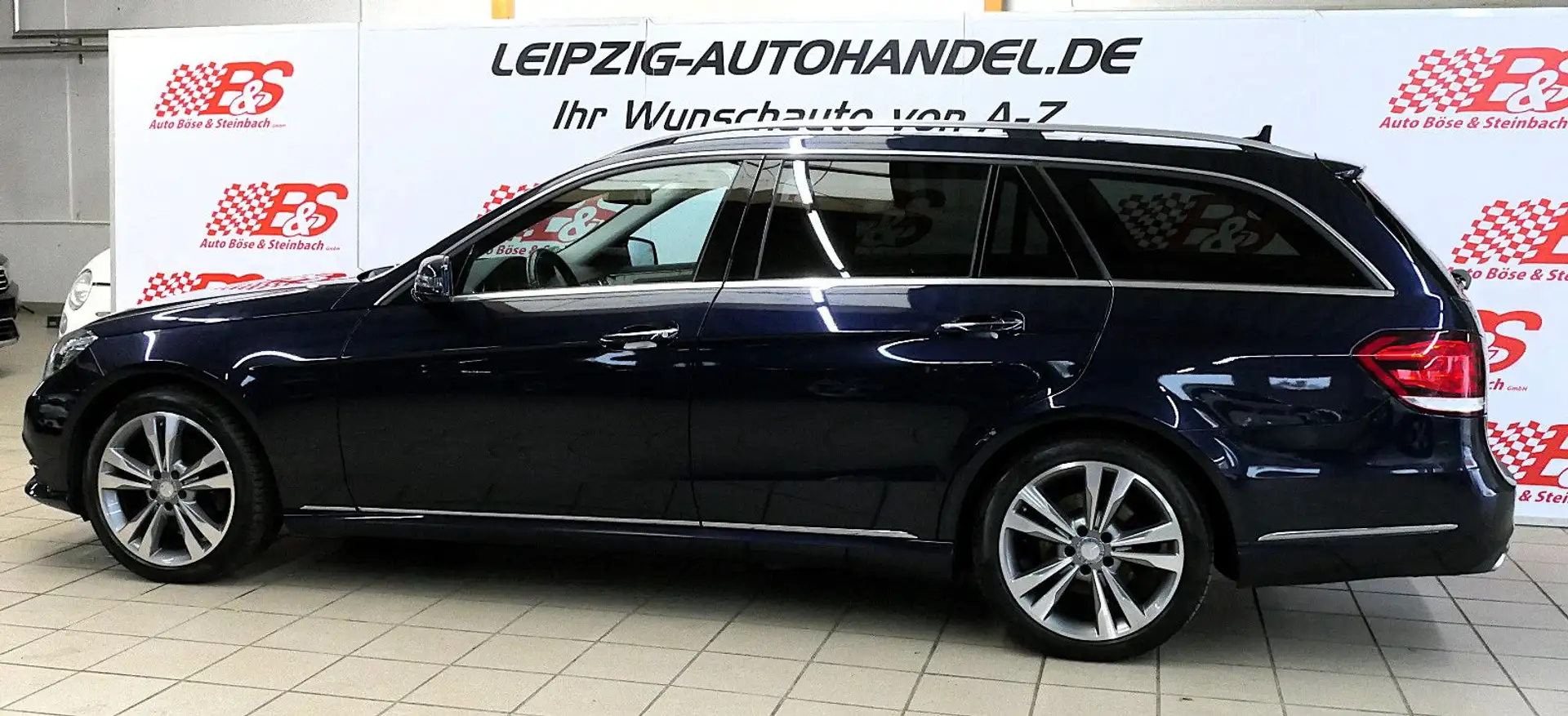 Mercedes-Benz E 350 T-Modell 4Matic*LED*LEDER*KAM*GRA*SZH*AHK* Blau - 2