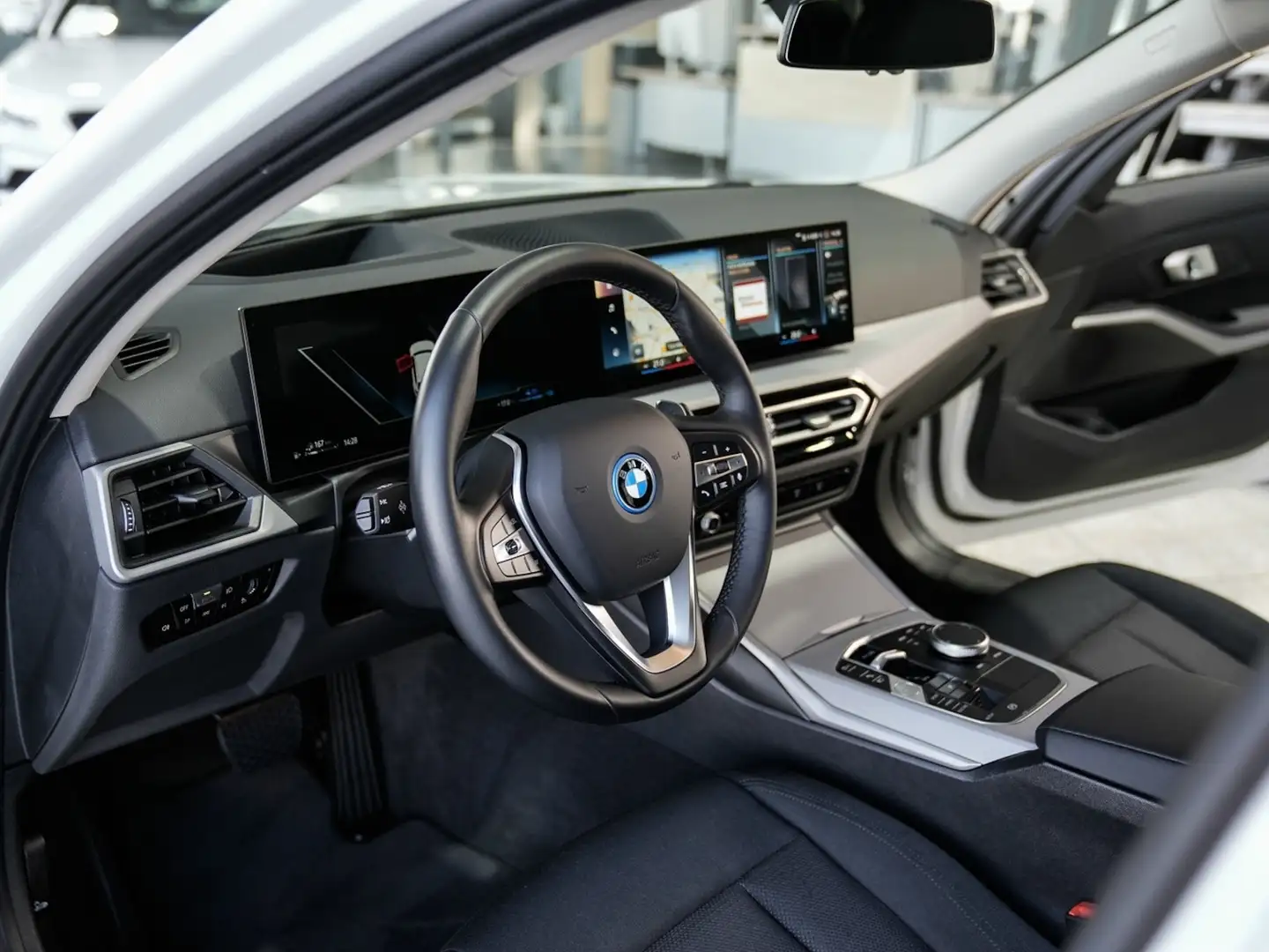 BMW 330 330e Touring Memory Komfortzug. Kamera HUD Белый - 2