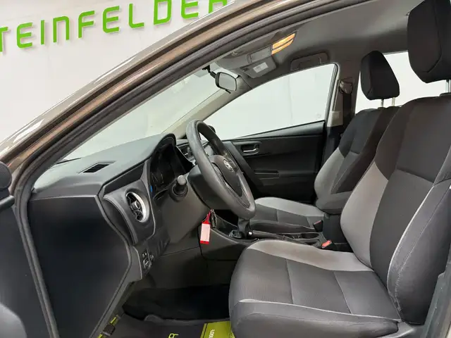 Toyota Auris view 11