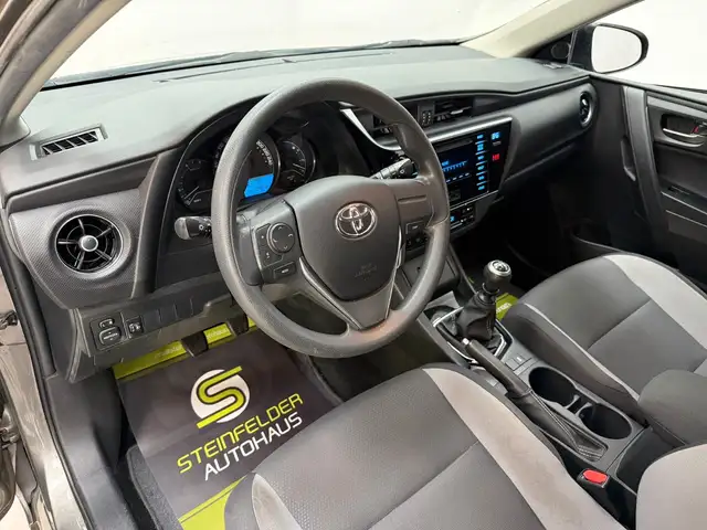 Toyota Auris view 9
