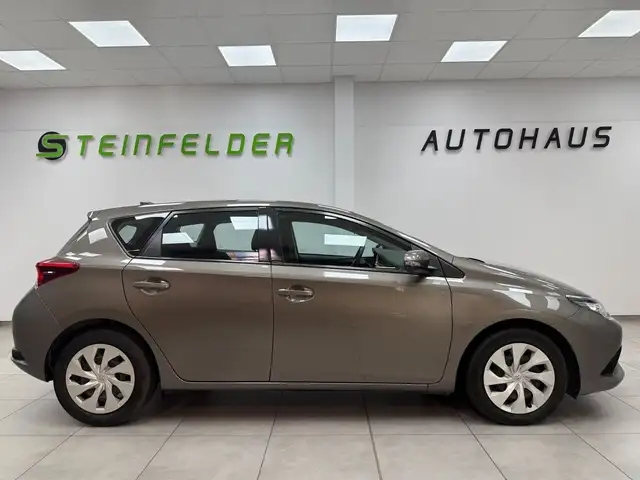 Toyota Auris view 8