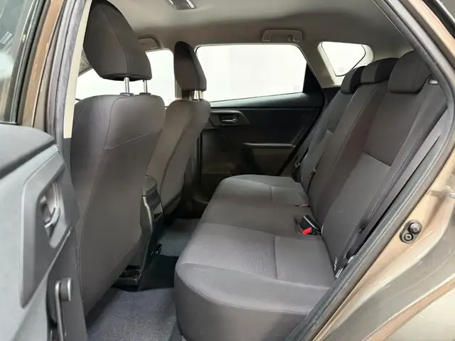 Toyota Auris view 13