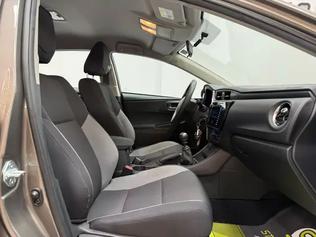 Toyota Auris view 12
