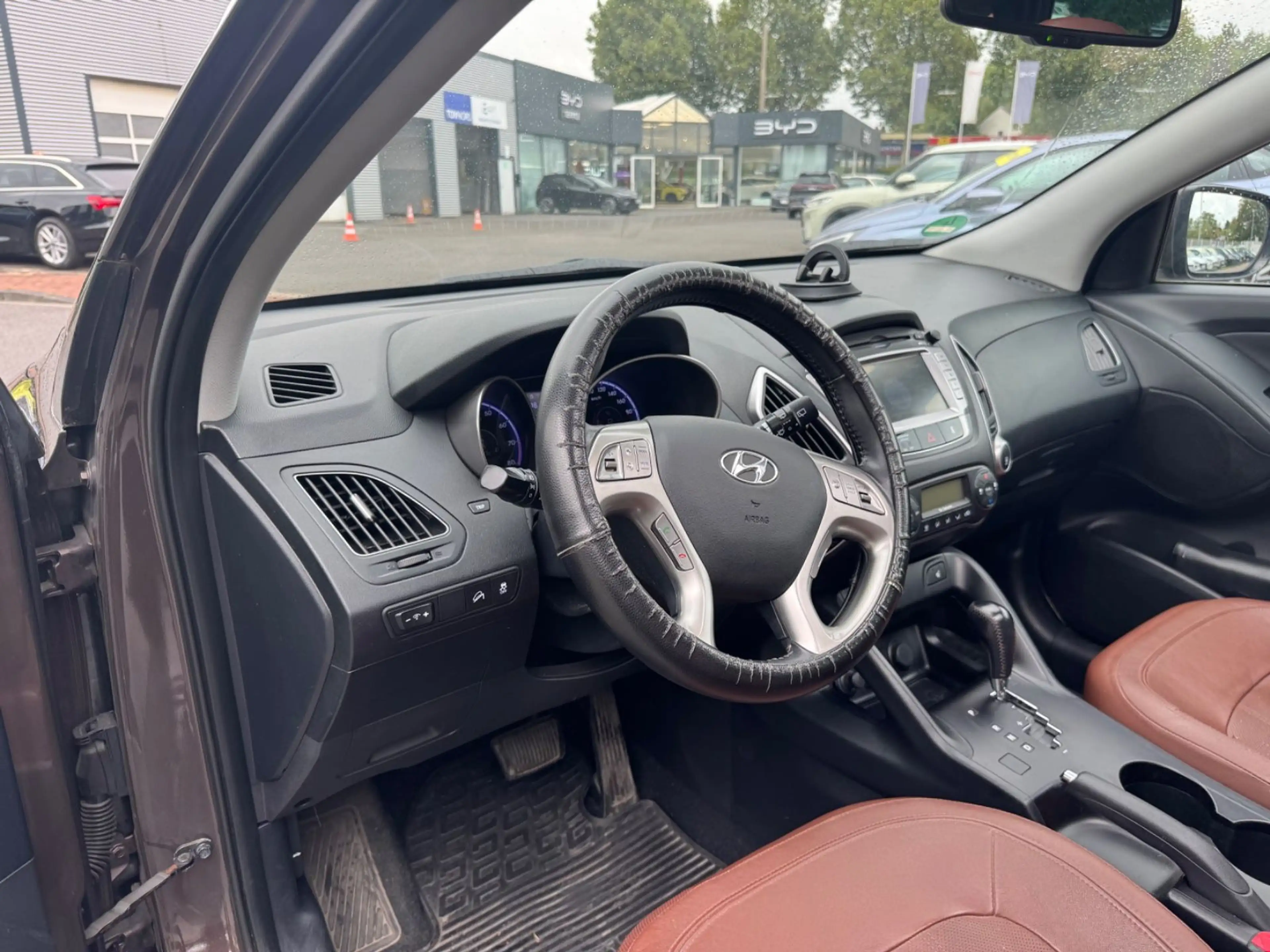 Hyundai iX35 IX35/PREM./KLIMA/AUTOM./NAVI/LEDER/PANO/R.KAM/ — photo 9