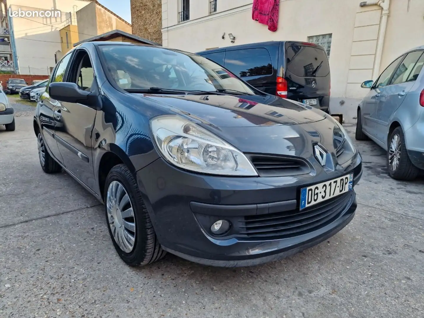 Renault Clio 1.4 essence 98ch payer en 4x fois sans frais - 2