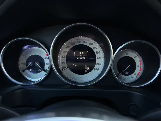 Mercedes-Benz E-Class view 12