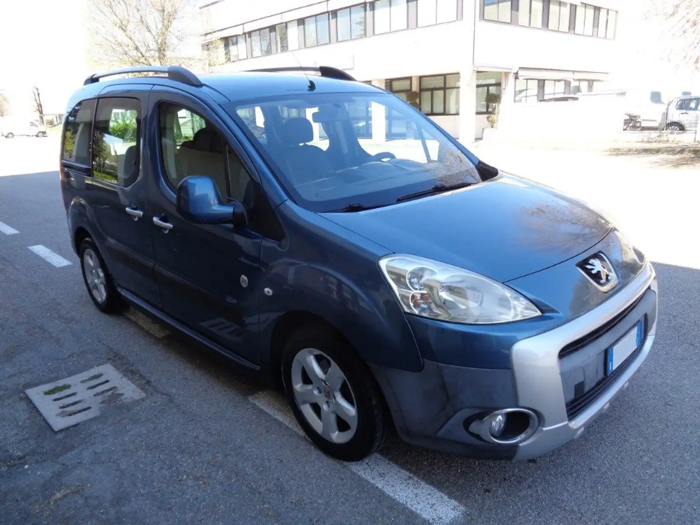 Peugeot Partner Tepee 1.6 HDi 90CV Outdoor Blau - 1
