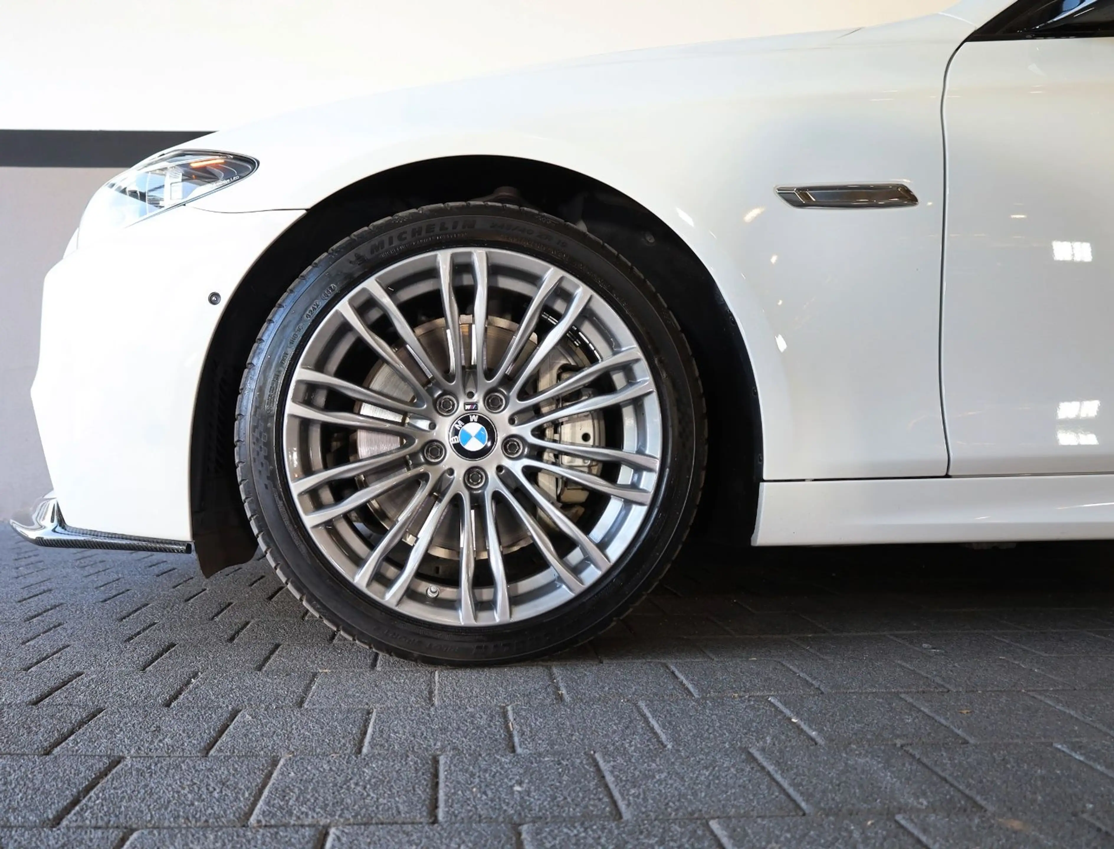 BMW 535 i xDrive/360*/HUD/B&O/4xSHZ/MASSAGE/TOTW/R19 — photo 4