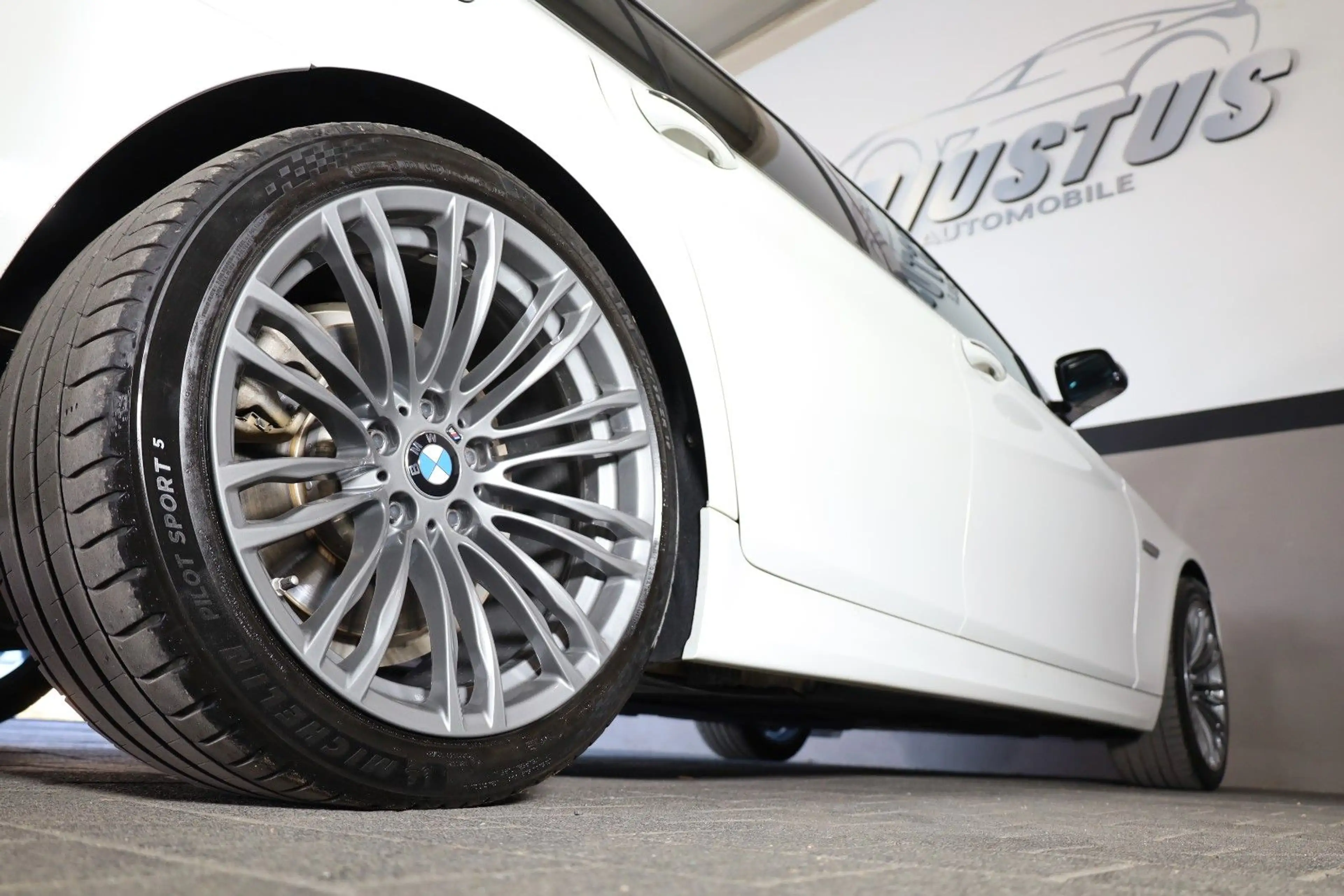BMW 535 i xDrive/360*/HUD/B&O/4xSHZ/MASSAGE/TOTW/R19 — photo 7