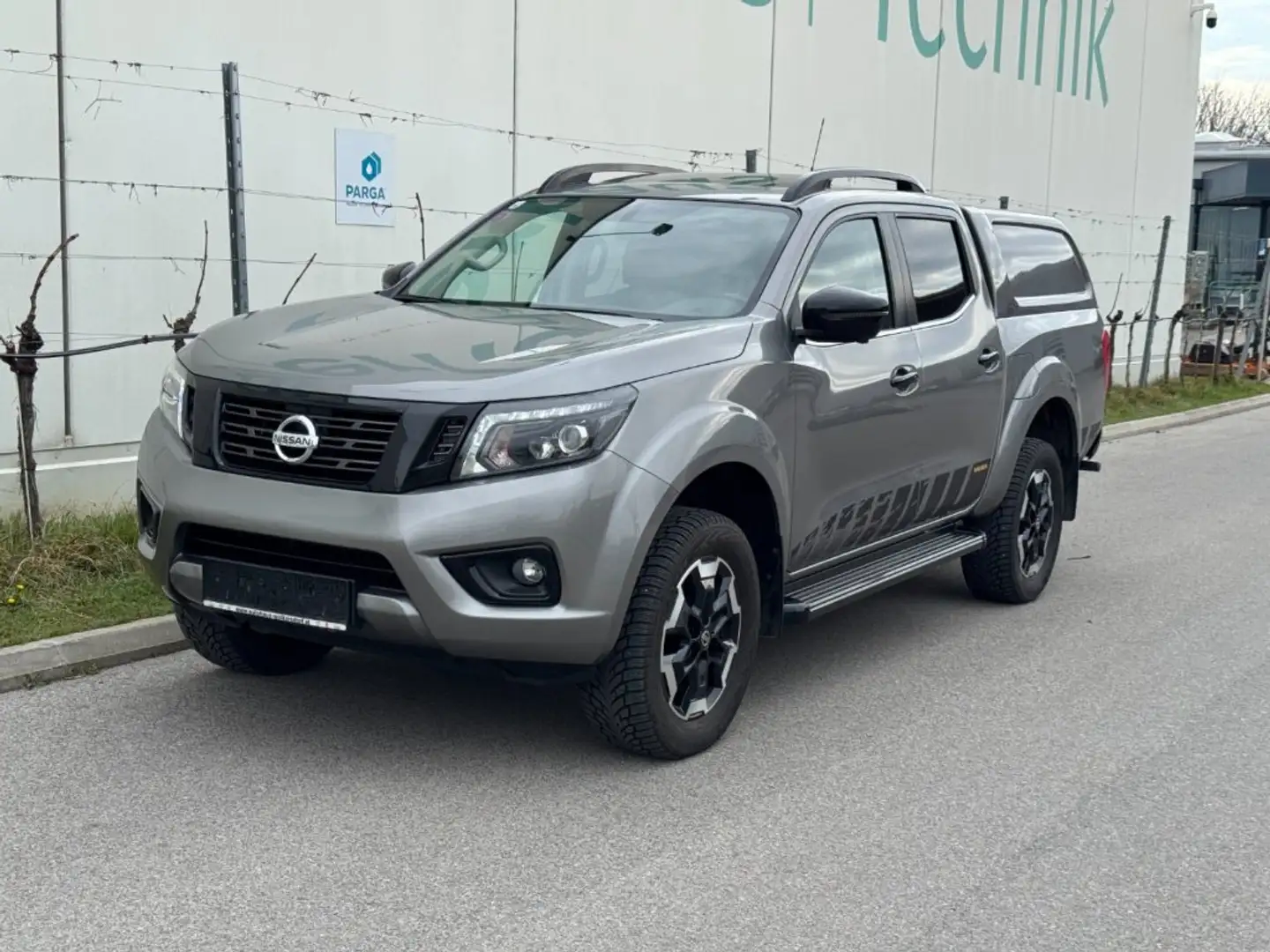Nissan Navara D23B N-Guard DC 190PS 7AT 4WD Szürke - 2