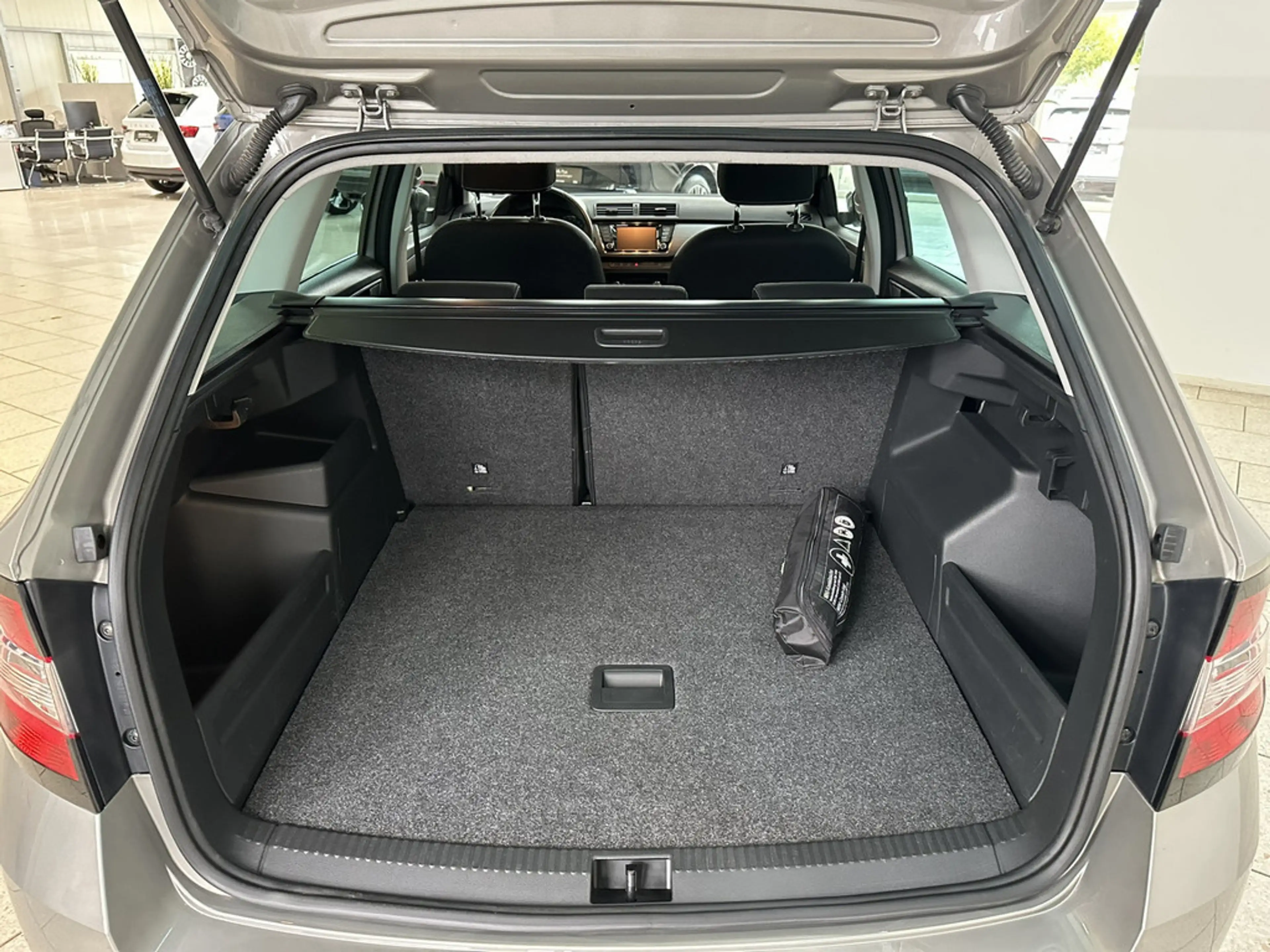 Skoda Fabia Combi 1.4 TDI DSG Style SHZ AHK PDC v+h — photo 10