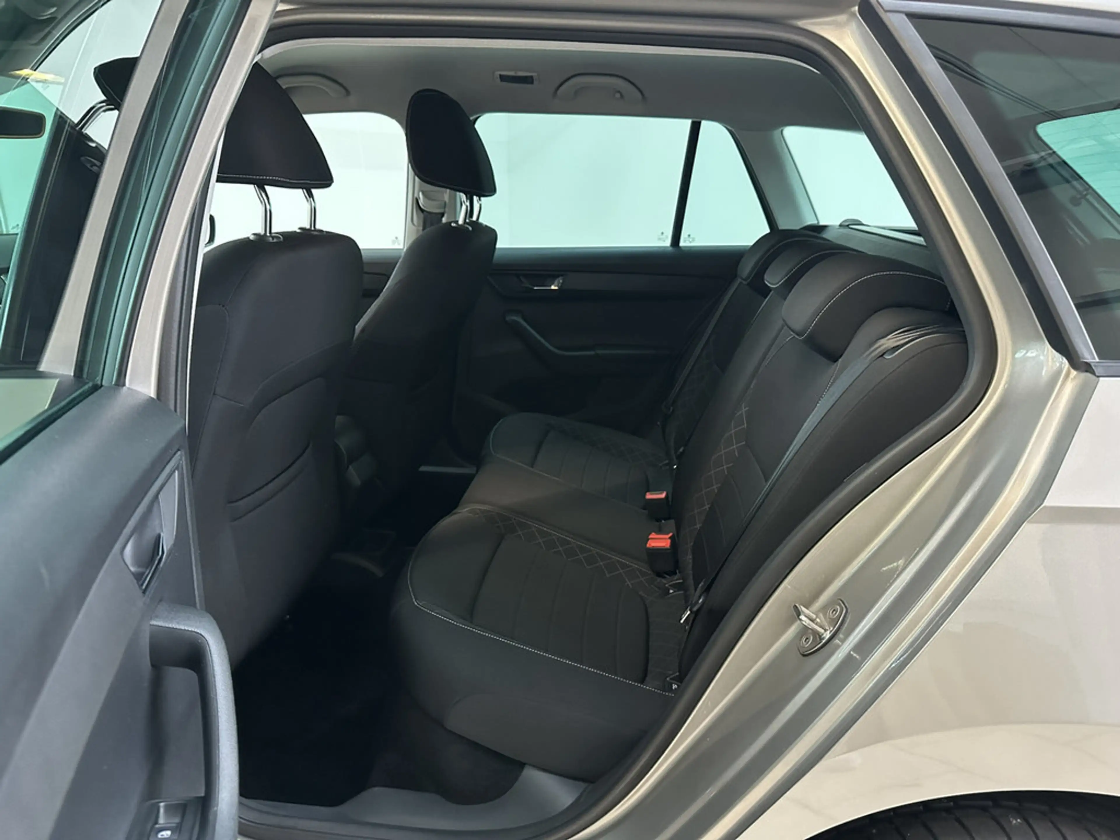 Skoda Fabia Combi 1.4 TDI DSG Style SHZ AHK PDC v+h — photo 14