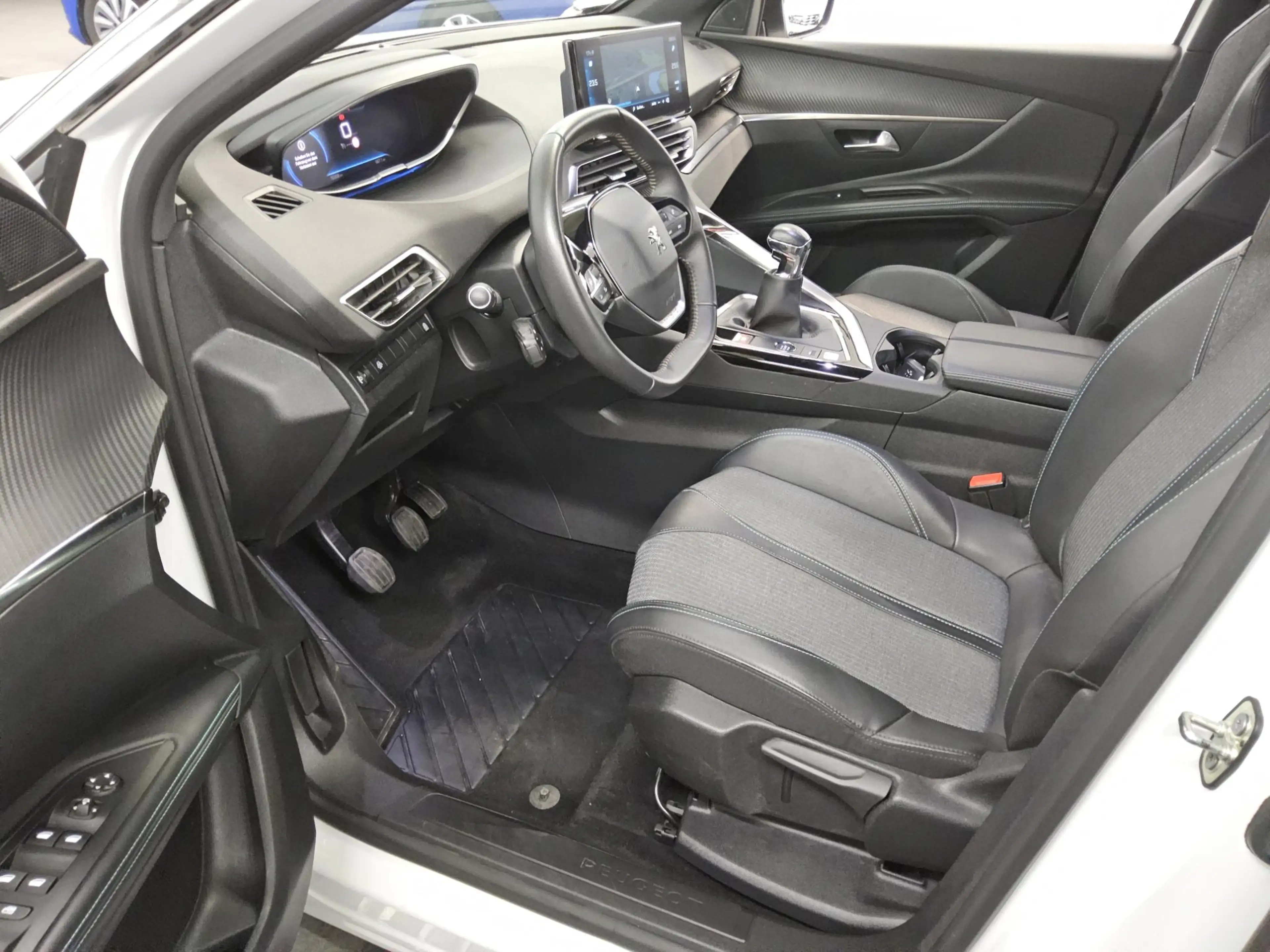 Peugeot 5008 5008 7-SITZE T-LEDER NAVI KLIMAAUT RADIO TEMPO MFL SHZ VC PDC LED RFK — photo 8