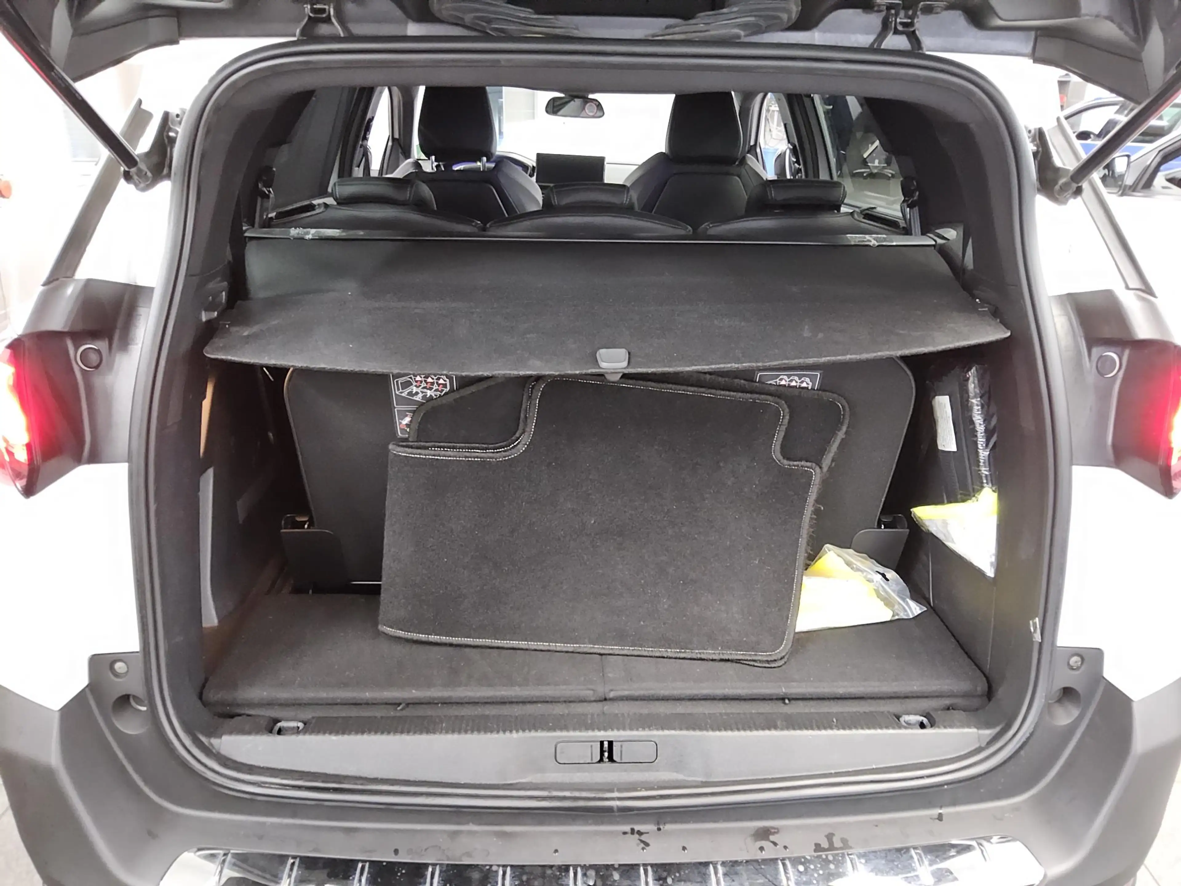 Peugeot 5008 5008 7-SITZE T-LEDER NAVI KLIMAAUT RADIO TEMPO MFL SHZ VC PDC LED RFK — photo 12
