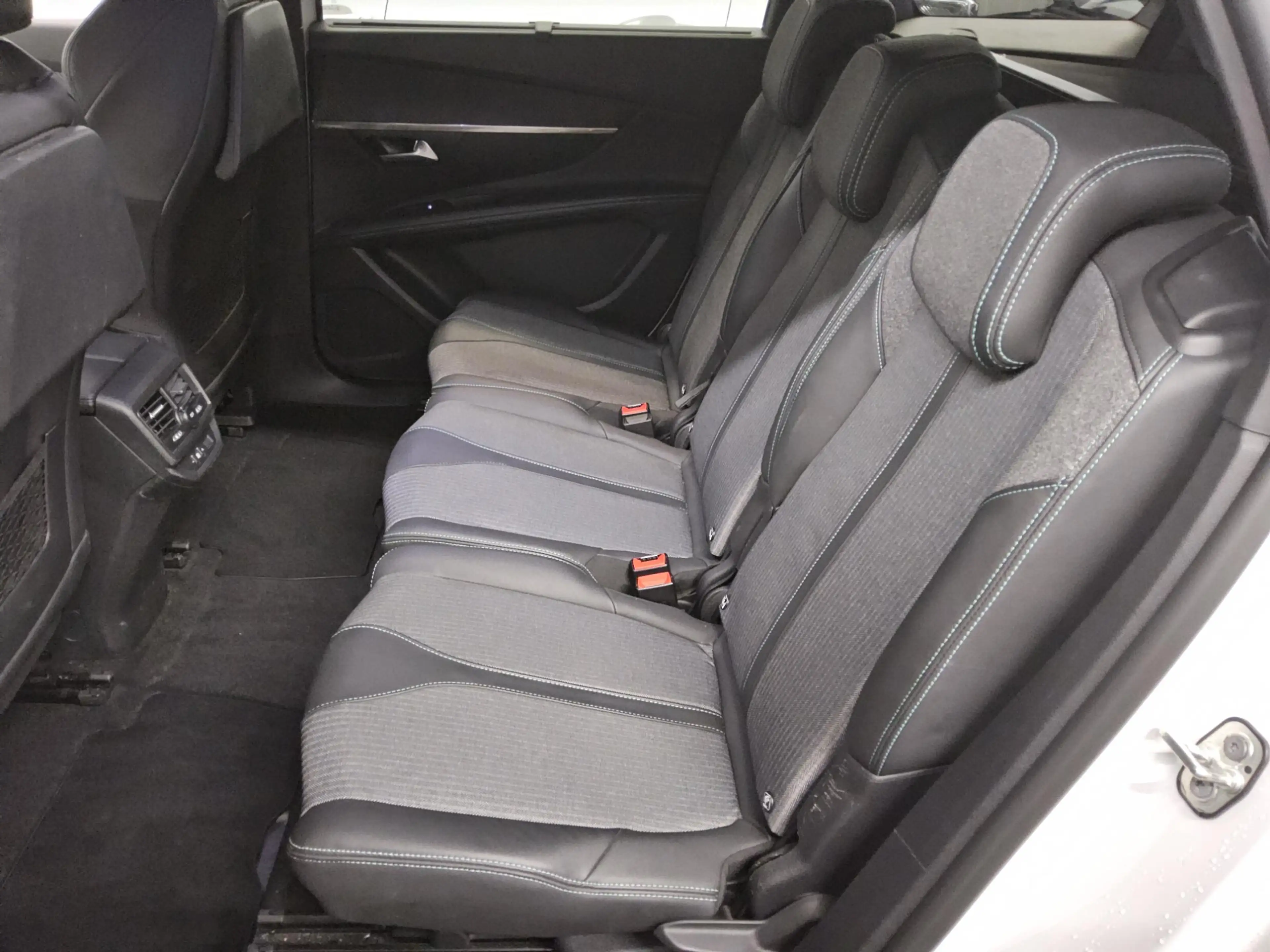 Peugeot 5008 5008 7-SITZE T-LEDER NAVI KLIMAAUT RADIO TEMPO MFL SHZ VC PDC LED RFK — photo 13