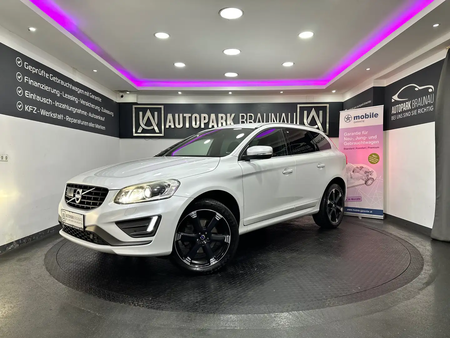 Volvo XC60 2.0 D4 Momentum 2WD *R-DESIGN*KAMERA* Weiß - 1