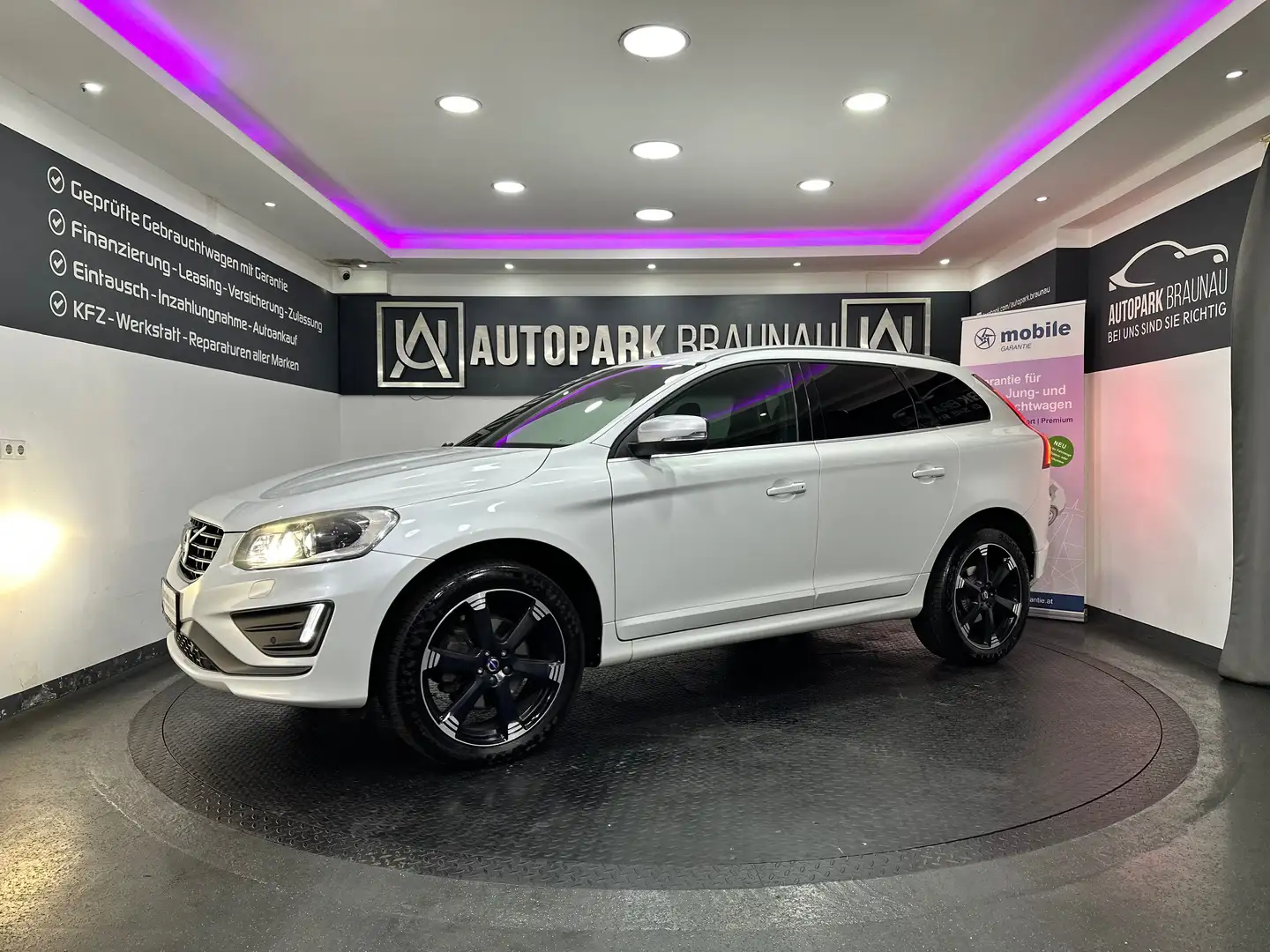 Volvo XC60 2.0 D4 Momentum 2WD *R-DESIGN*KAMERA* Weiß - 2