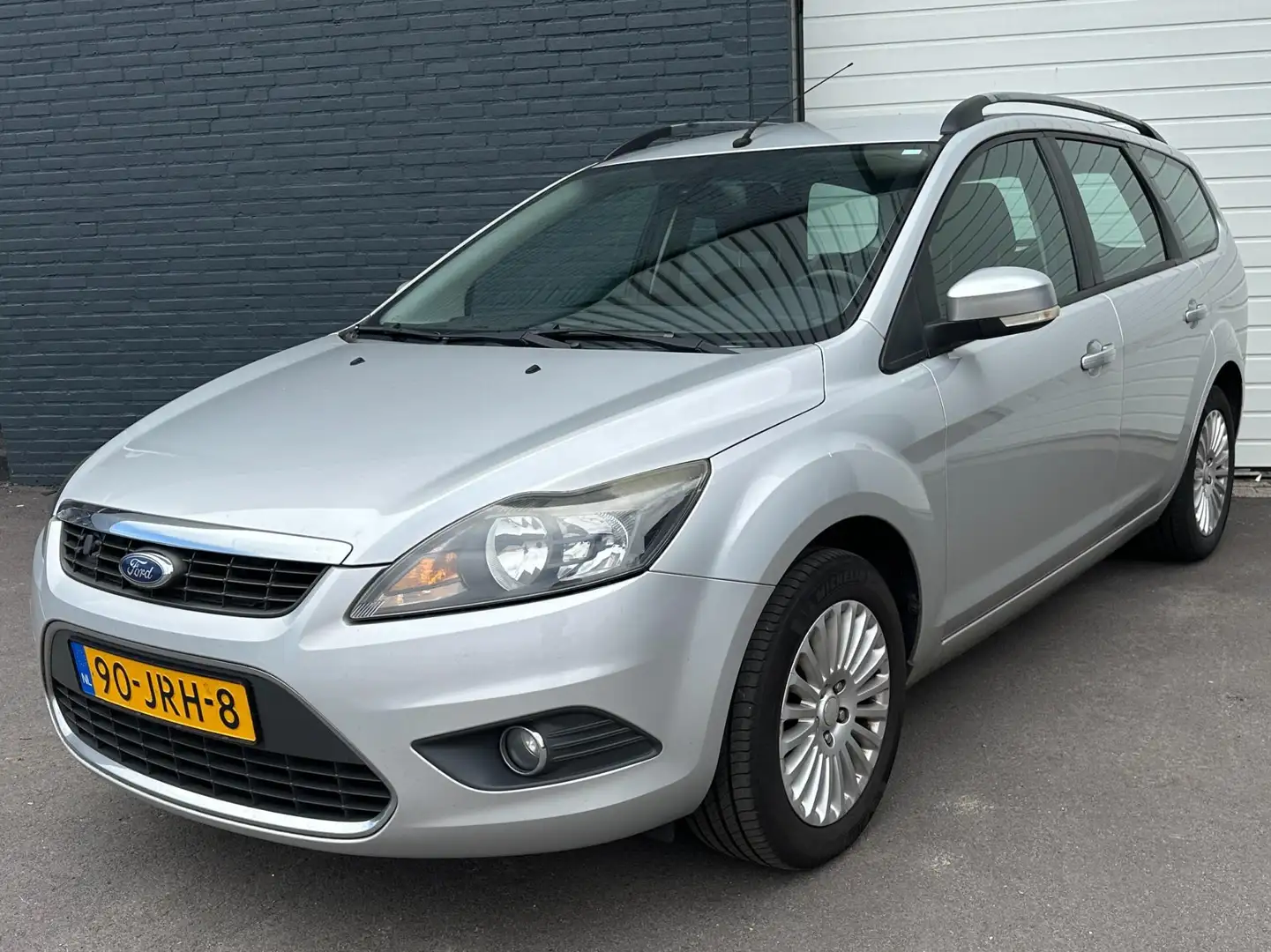 Ford Focus Wagon 1.8 Titanium Flexi Fuel CLIMA/CRUISE/NAVI/PD Gris - 2