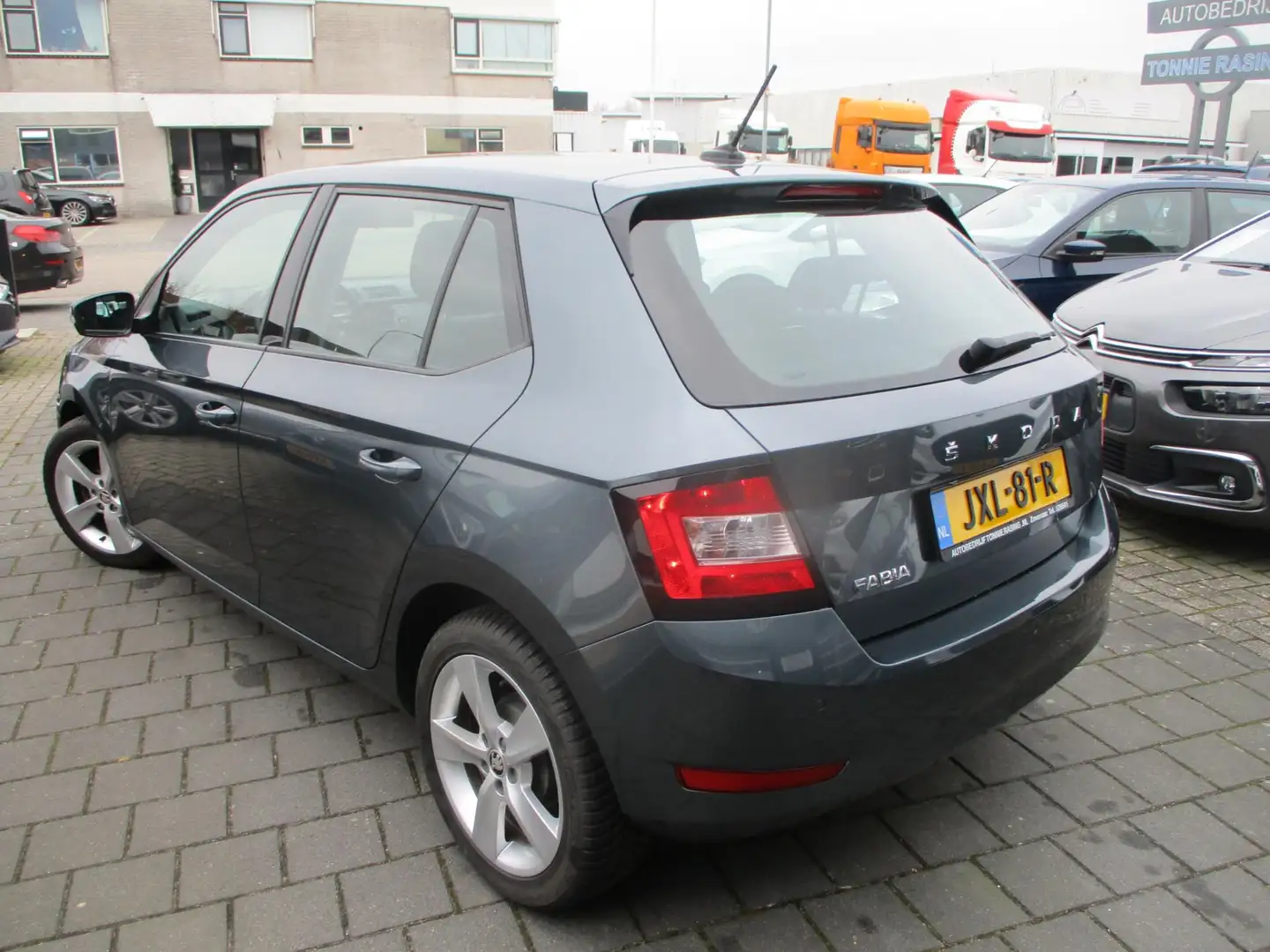 Skoda Fabia NFM5FM5CF0074BIN1C7A Grau - 2