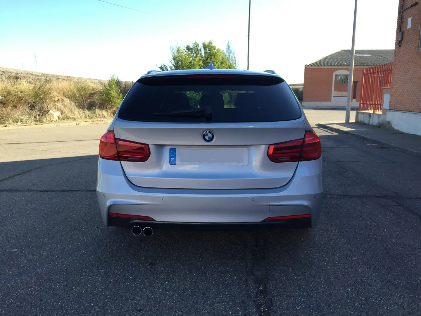 BMW 320 320dA Touring Plateado - 1