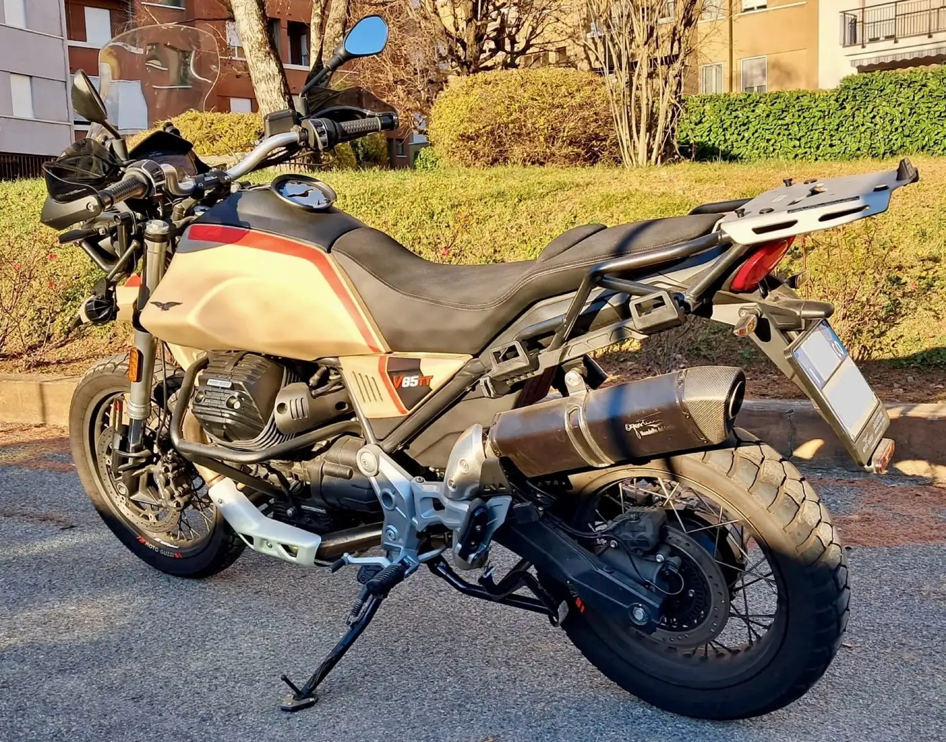 Moto Guzzi V 85 TT Travel - 2