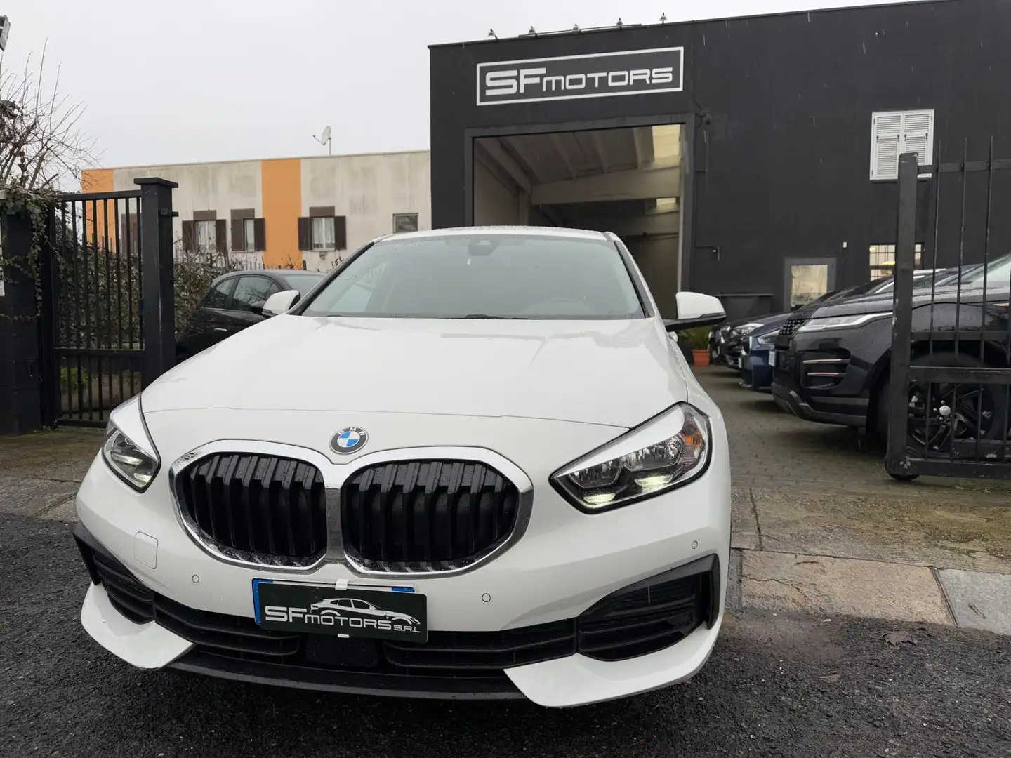 BMW 116 116d 5p. Business Advantage Blanc - 1