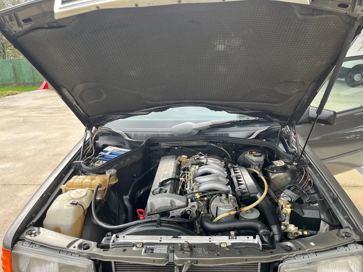 Mercedes-Benz 190 190D 2.5 - 1