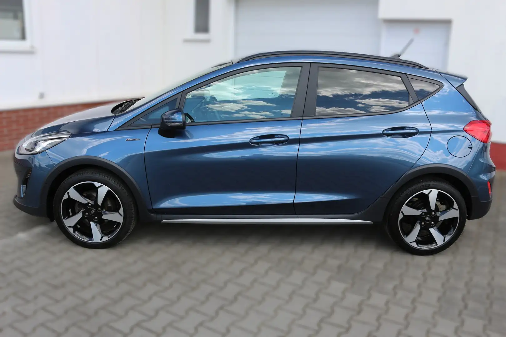 Ford Fiesta Active mit LED Scheinwerfer Bleu - 2