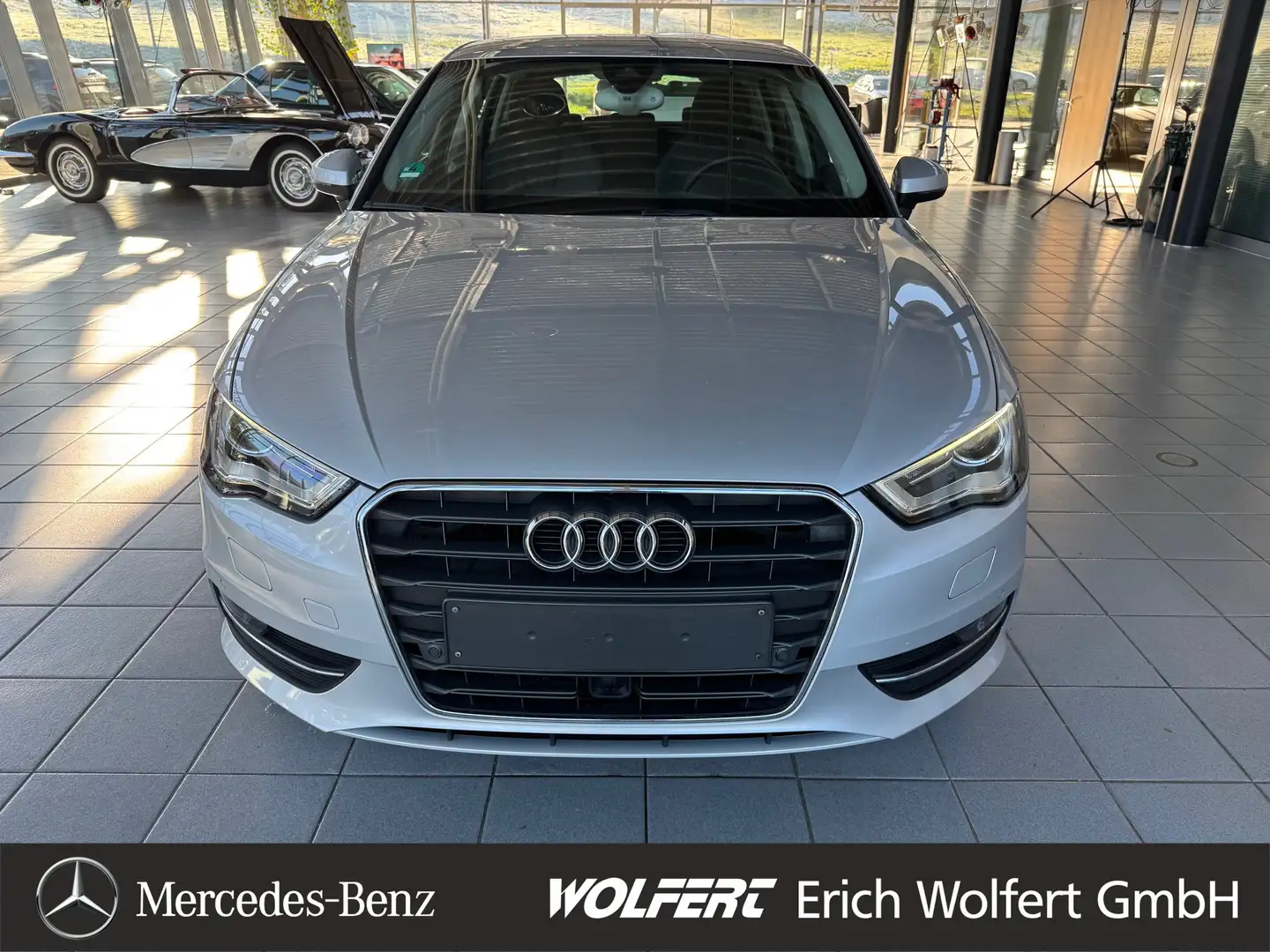 Audi A3 2.0 TDI Ambition 1.Hand Scheckheft Distronic Xenon Zilver - 2