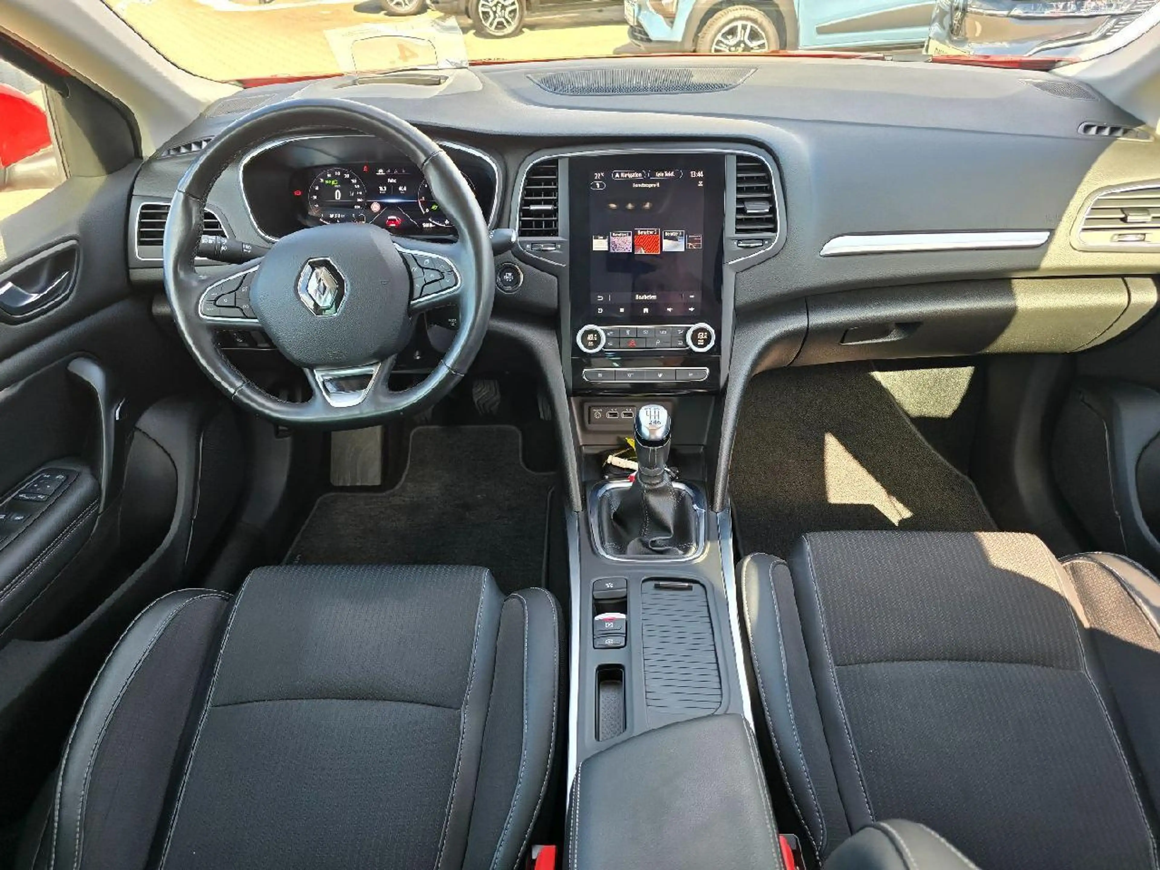 Renault Megane IV INTENS TCe 140 — photo 7