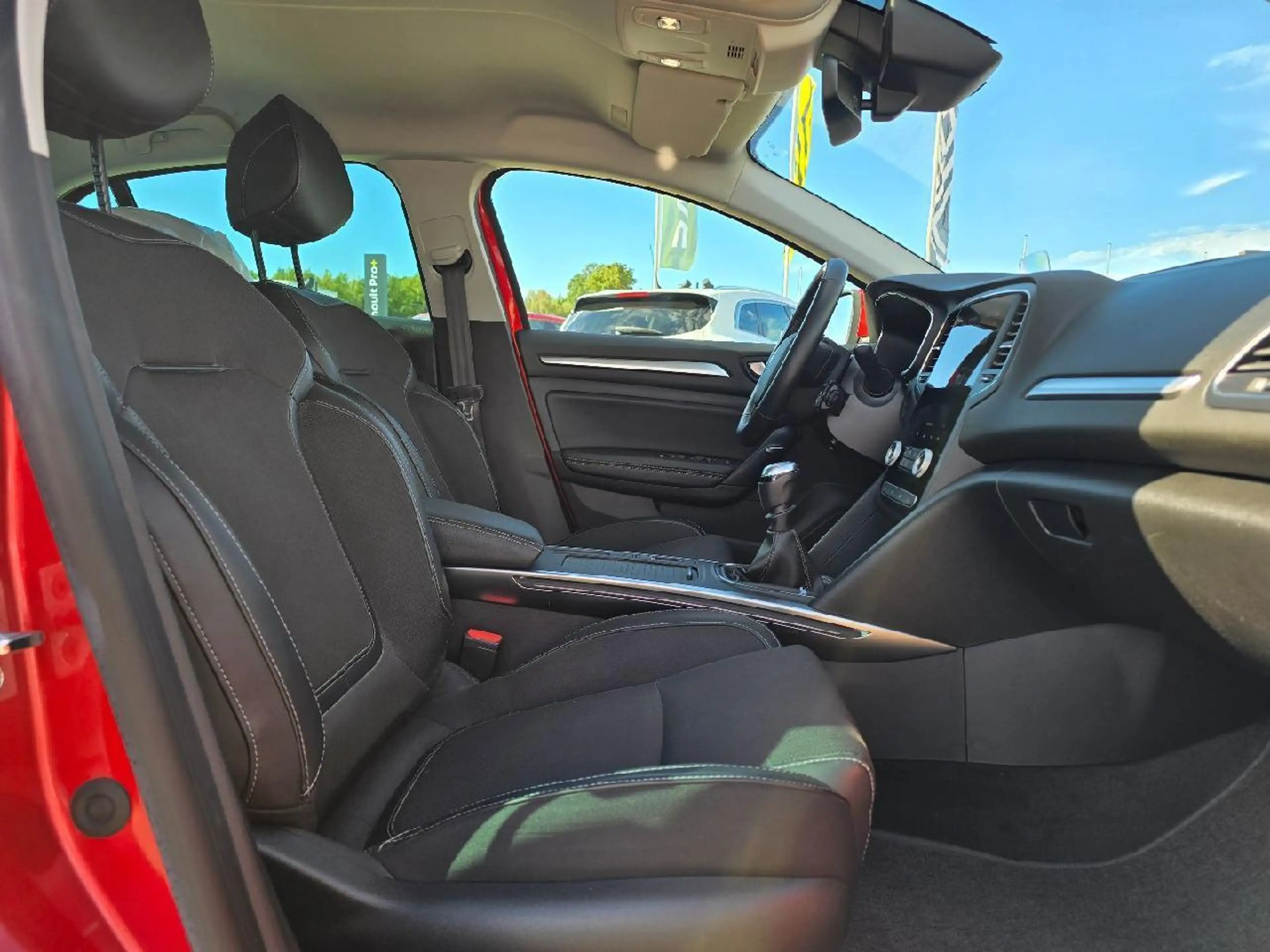 Renault Megane IV INTENS TCe 140 — photo 6