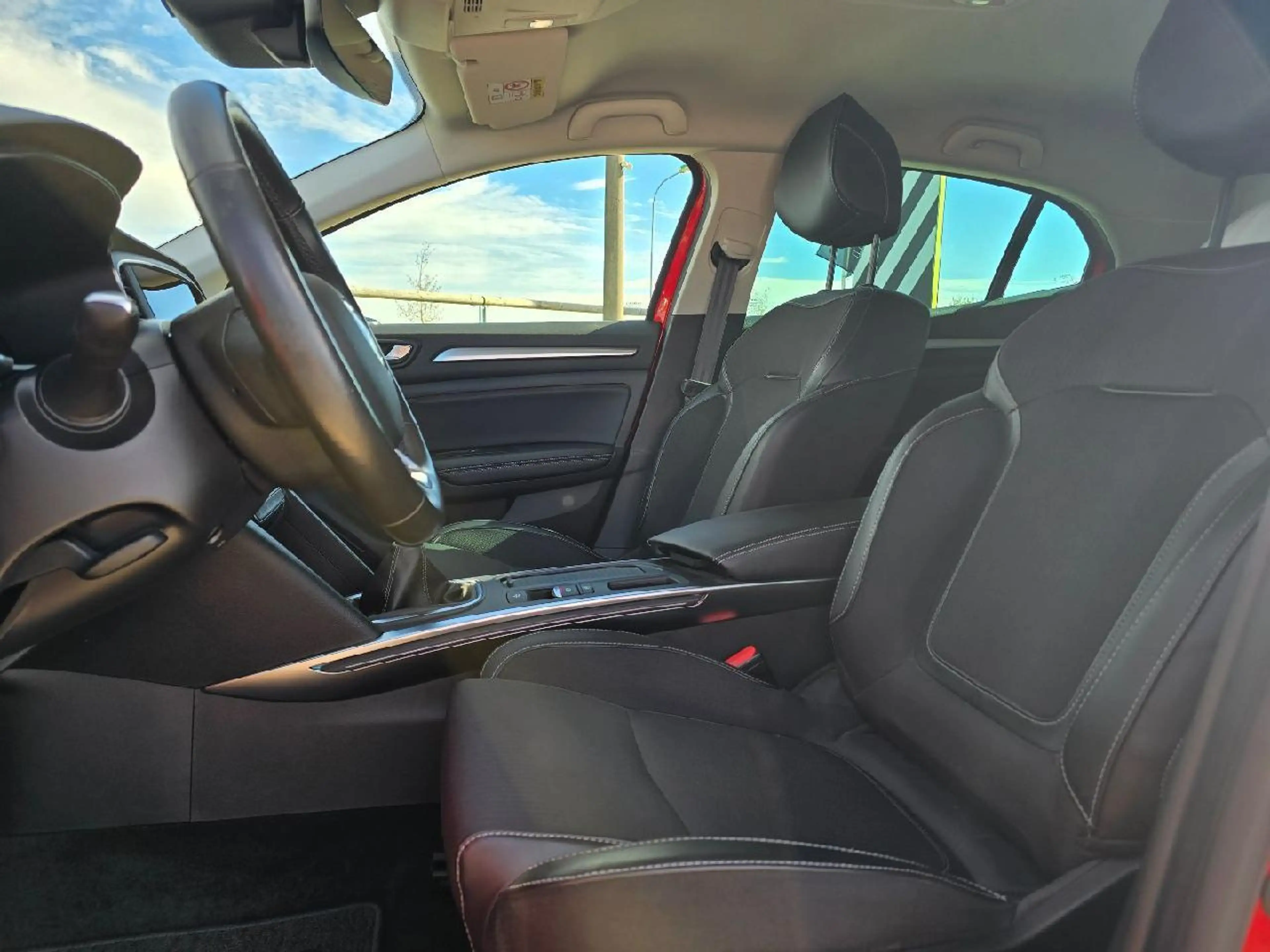 Renault Megane IV INTENS TCe 140 — photo 5